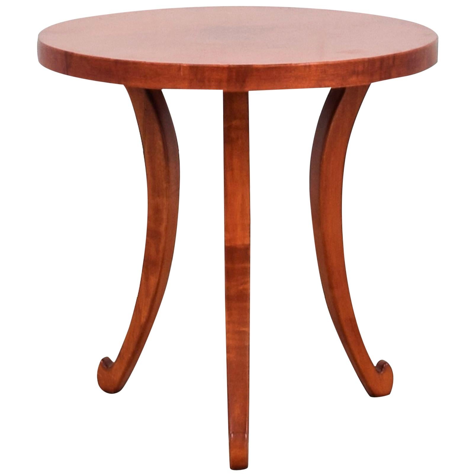 Postmodern curly maple round side table by Dialogica, New York. 1996. Rare piece. Great condition. Iconic curly legs.