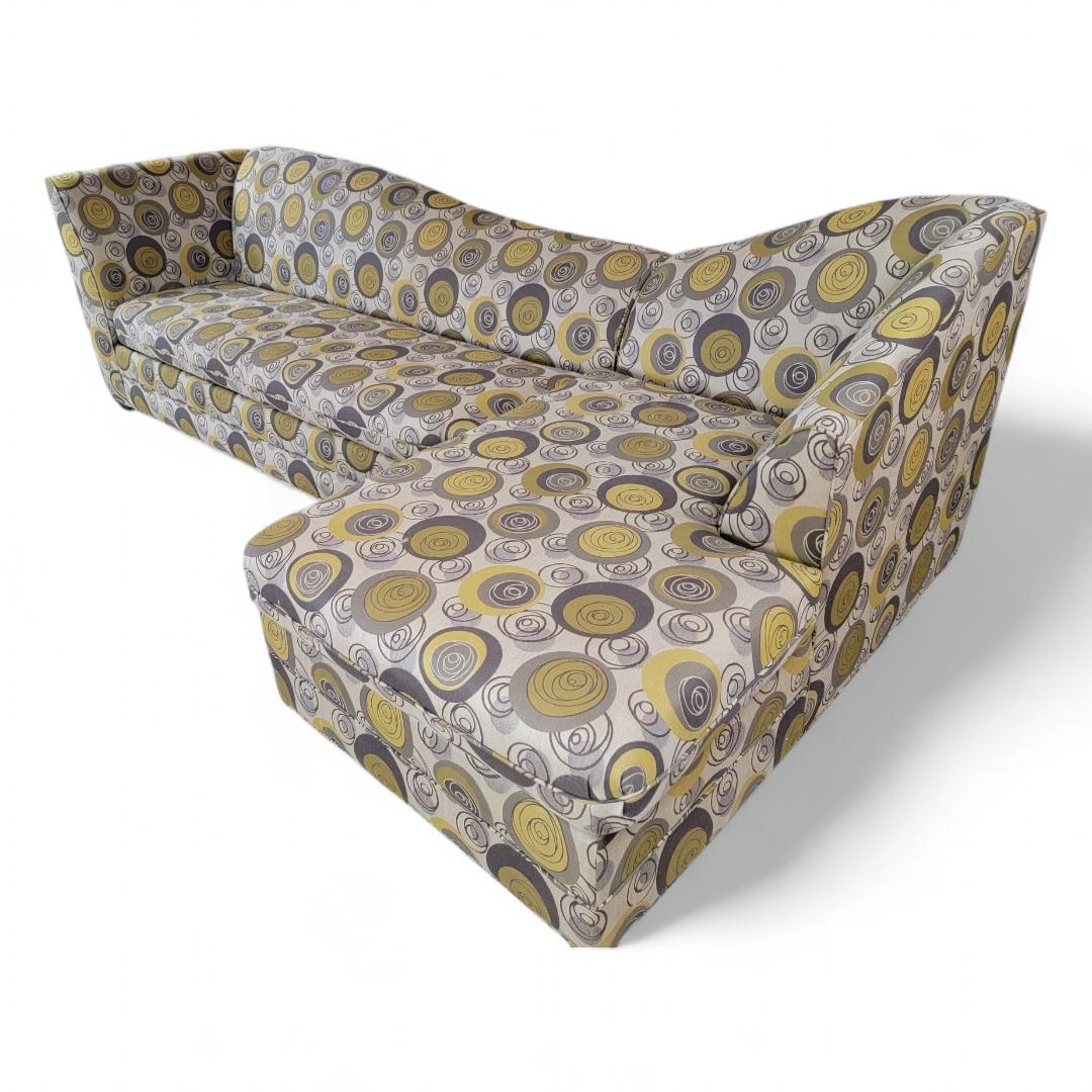 Sofá seccional tapizado con motivos retro y respaldo curvado postmoderno Queen Sleeper Posmoderno en venta