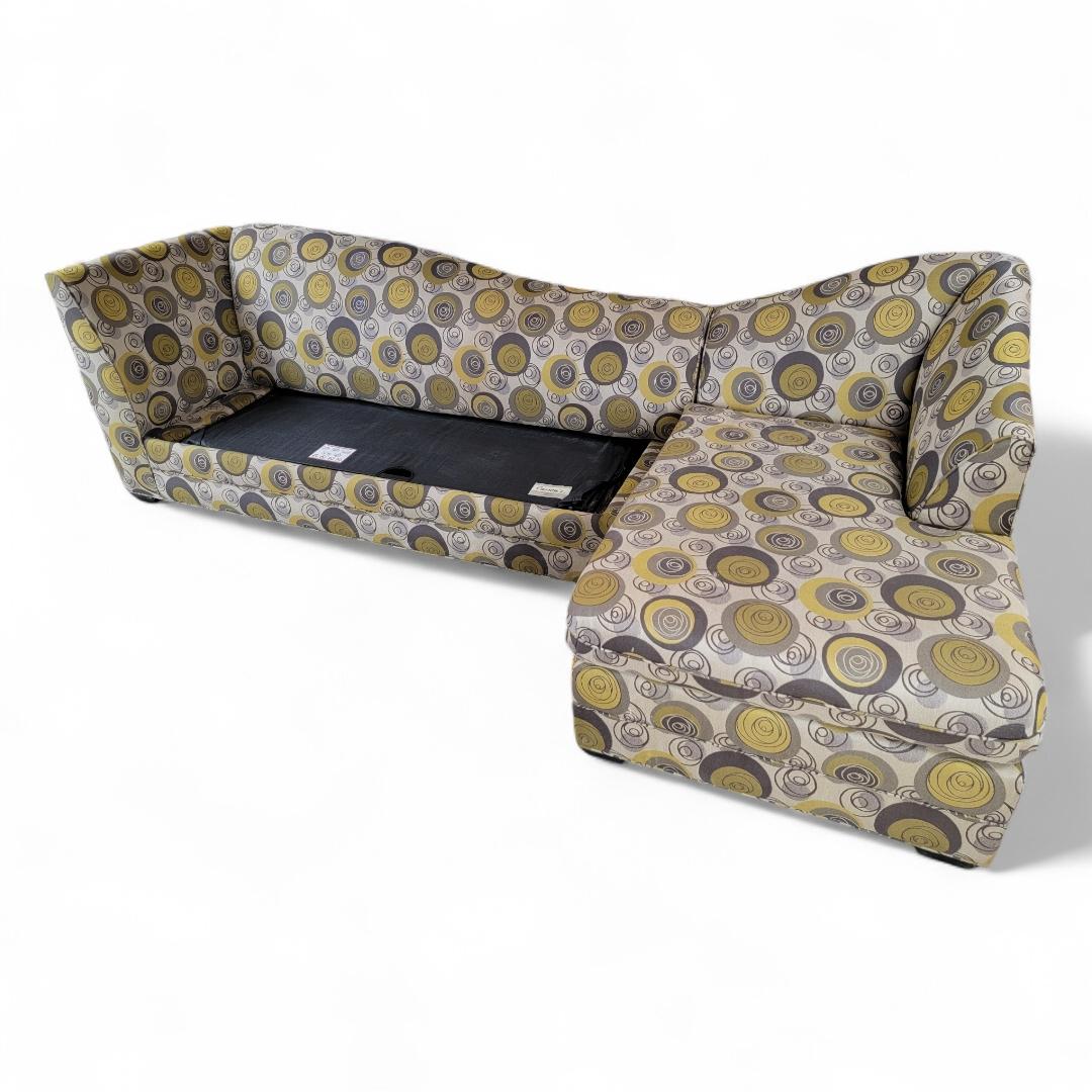 Sofá seccional tapizado con motivos retro y respaldo curvado postmoderno Queen Sleeper en Bueno estado para la venta en Chicago, IL