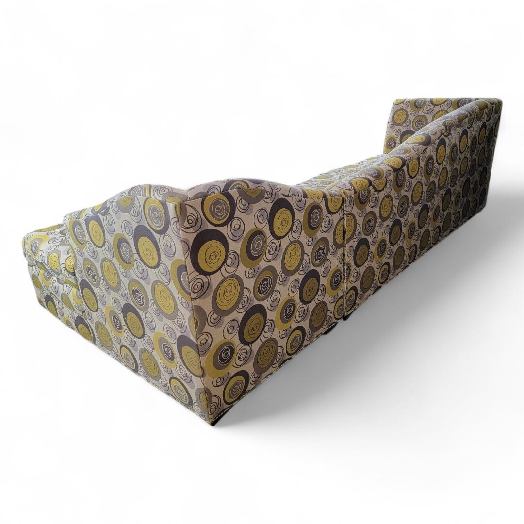 Sofá seccional tapizado con motivos retro y respaldo curvado postmoderno Queen Sleeper Tapicería en venta