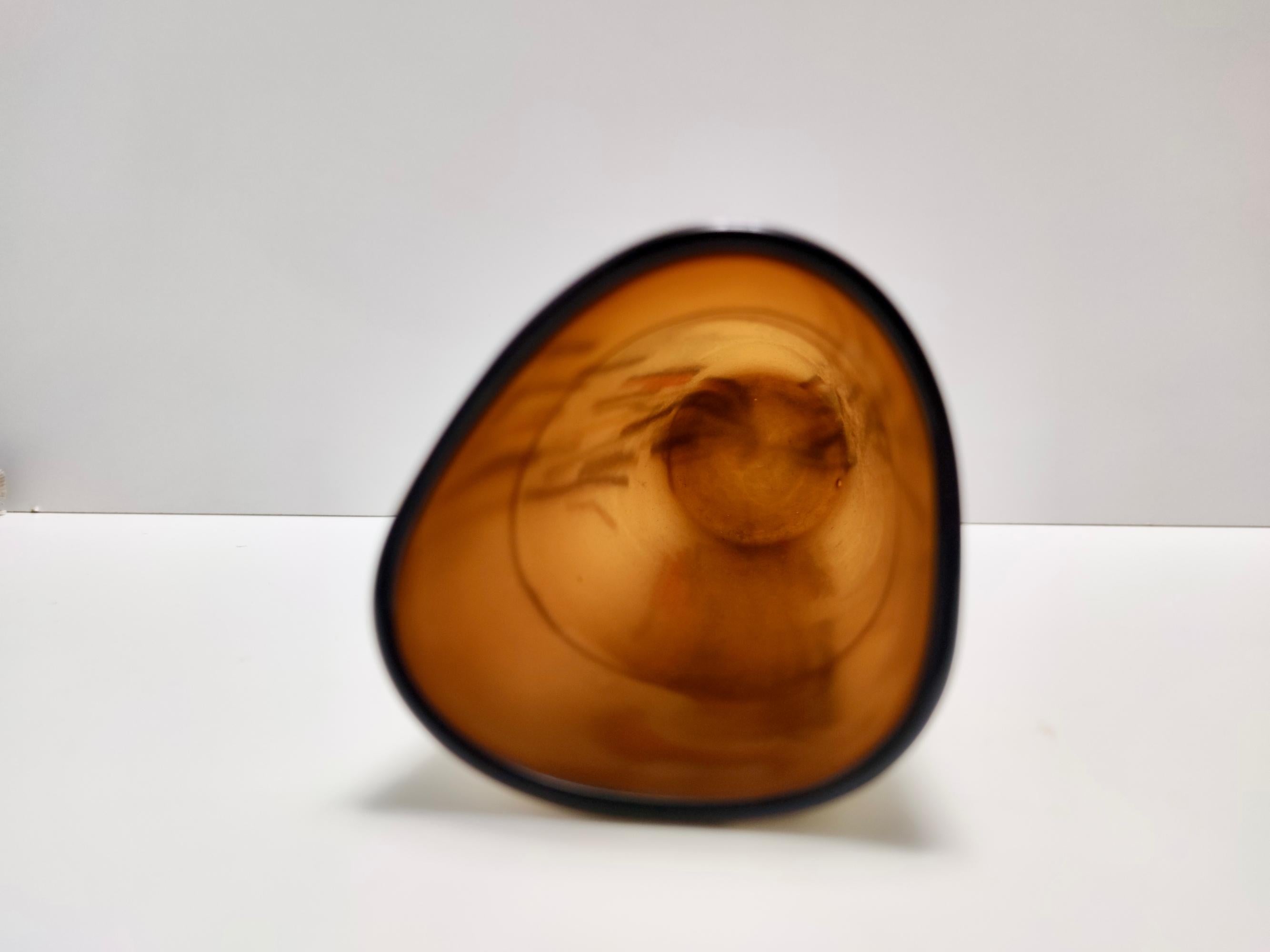 Postmoderne Vase aus mundgeblasenem, mit Zylindrischem und mundgeblasenem Opalglas, Italien im Angebot 4
