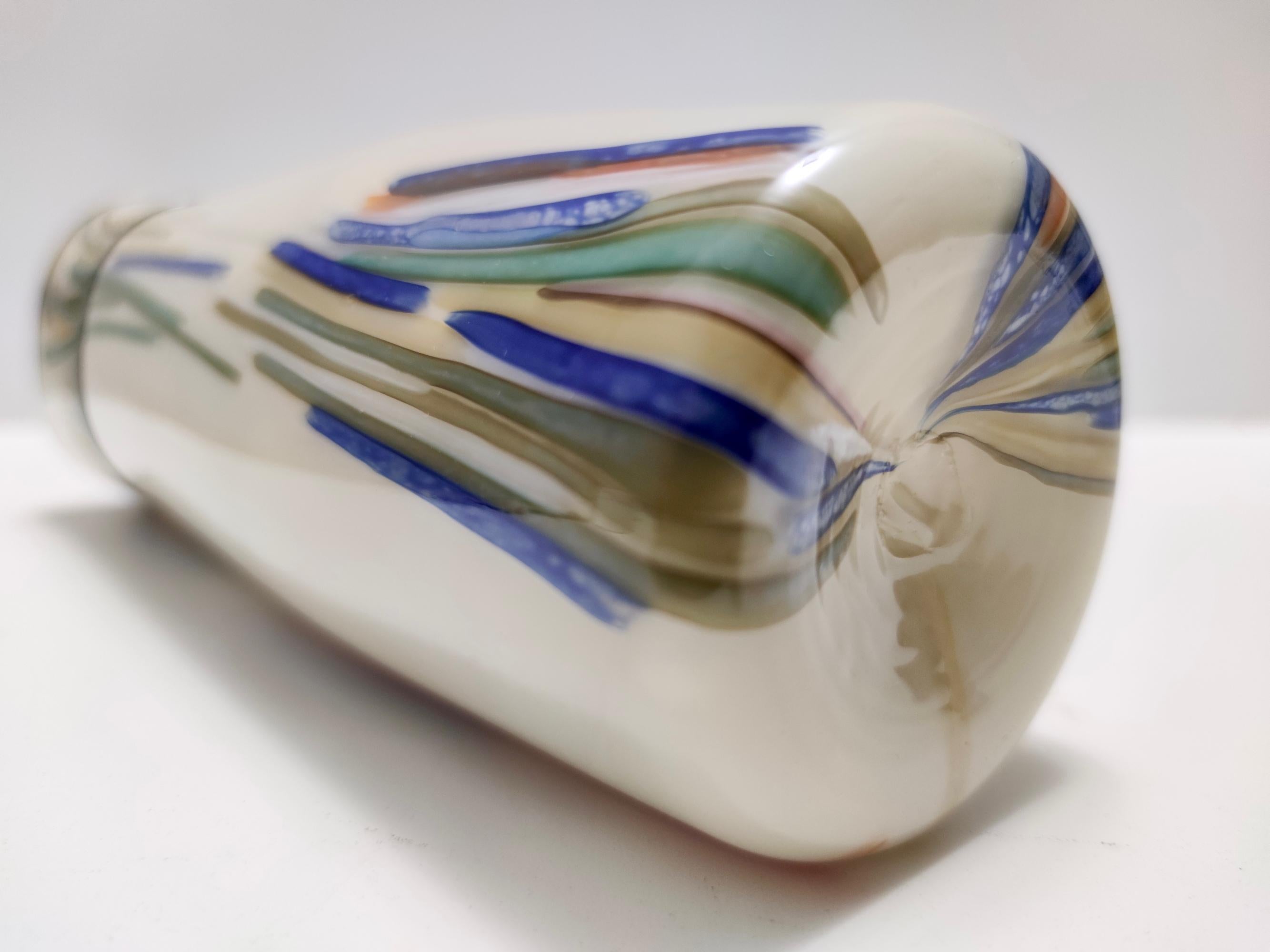 Postmoderne Vase aus mundgeblasenem, mit Zylindrischem und mundgeblasenem Opalglas, Italien im Angebot 6