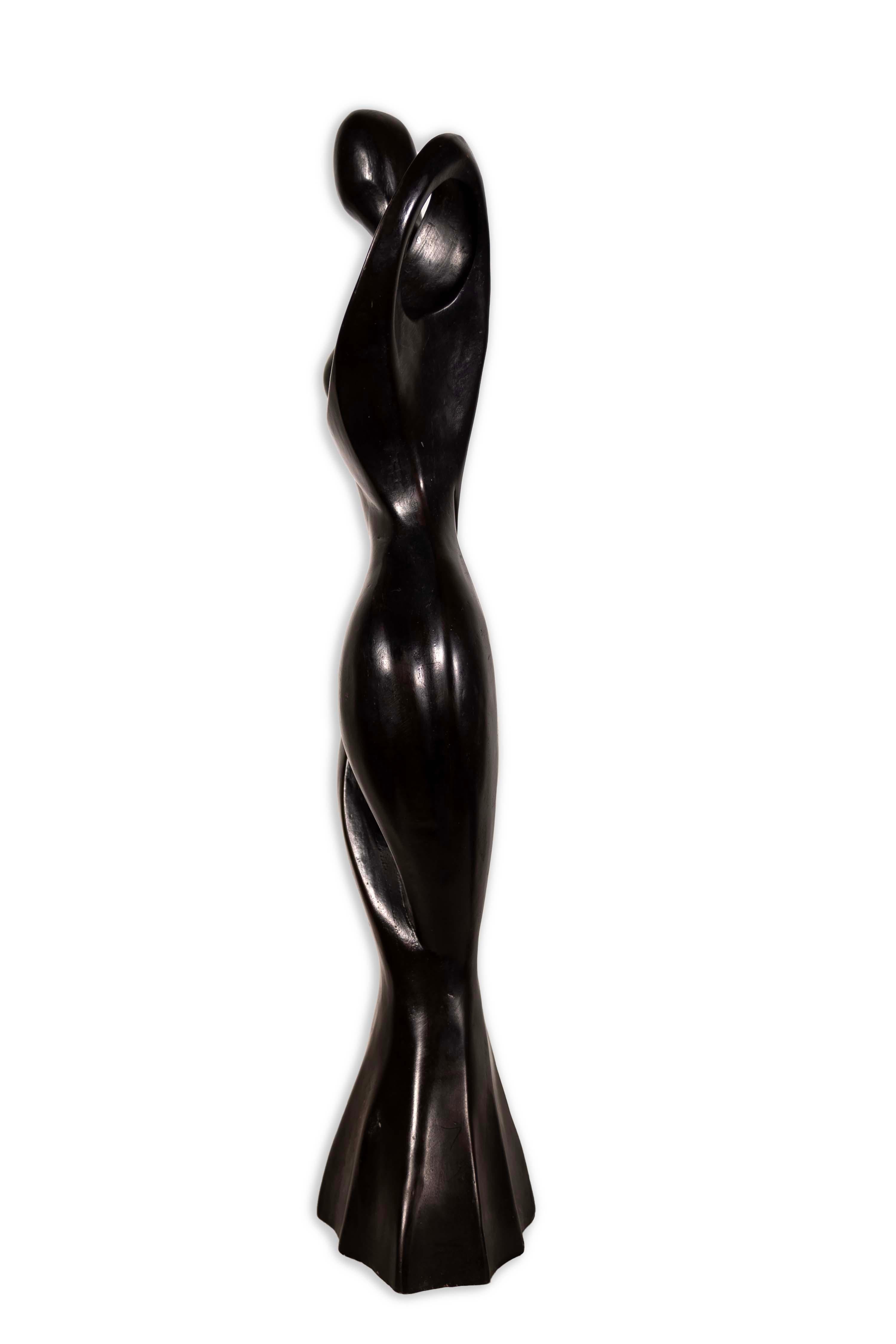 Escultura Postmoderna Pareja Bailando Madera Maciza Tallada de Palo de Hierro Inglés en venta