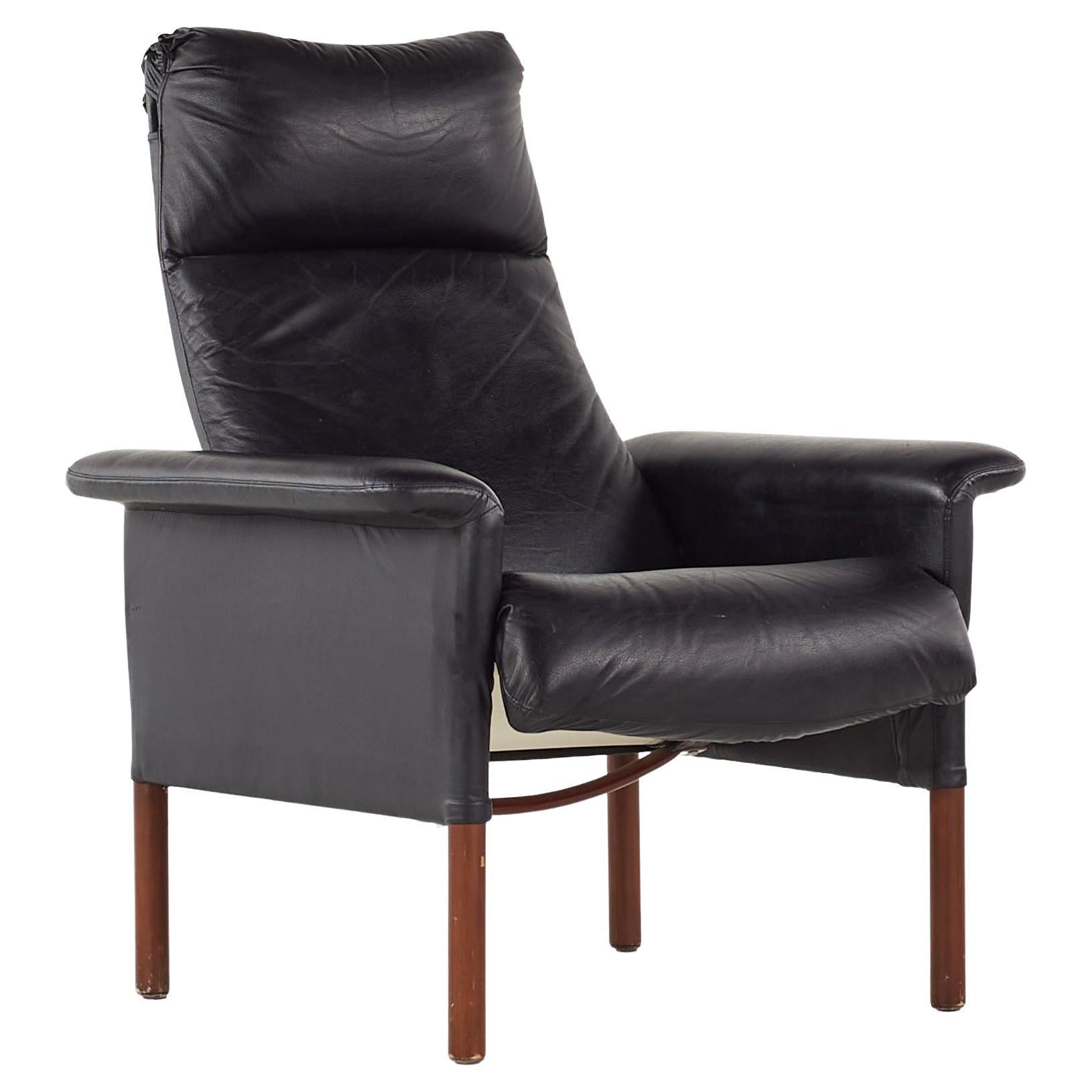 Italian Lounge Chair in Black Leather For Sale at 1stDibs