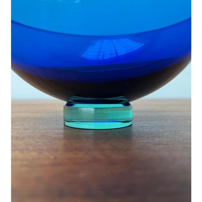Postmodern Danish Crystal Glass Bowl by Anja Kjaer for Royal Copenhagen, in Very Good conditions. Designed 1980 to 1989 This piece has an attribution mark

Additional information:
Materials: Glass
Color: Blue
Styles: PostModern
Country of Origin: