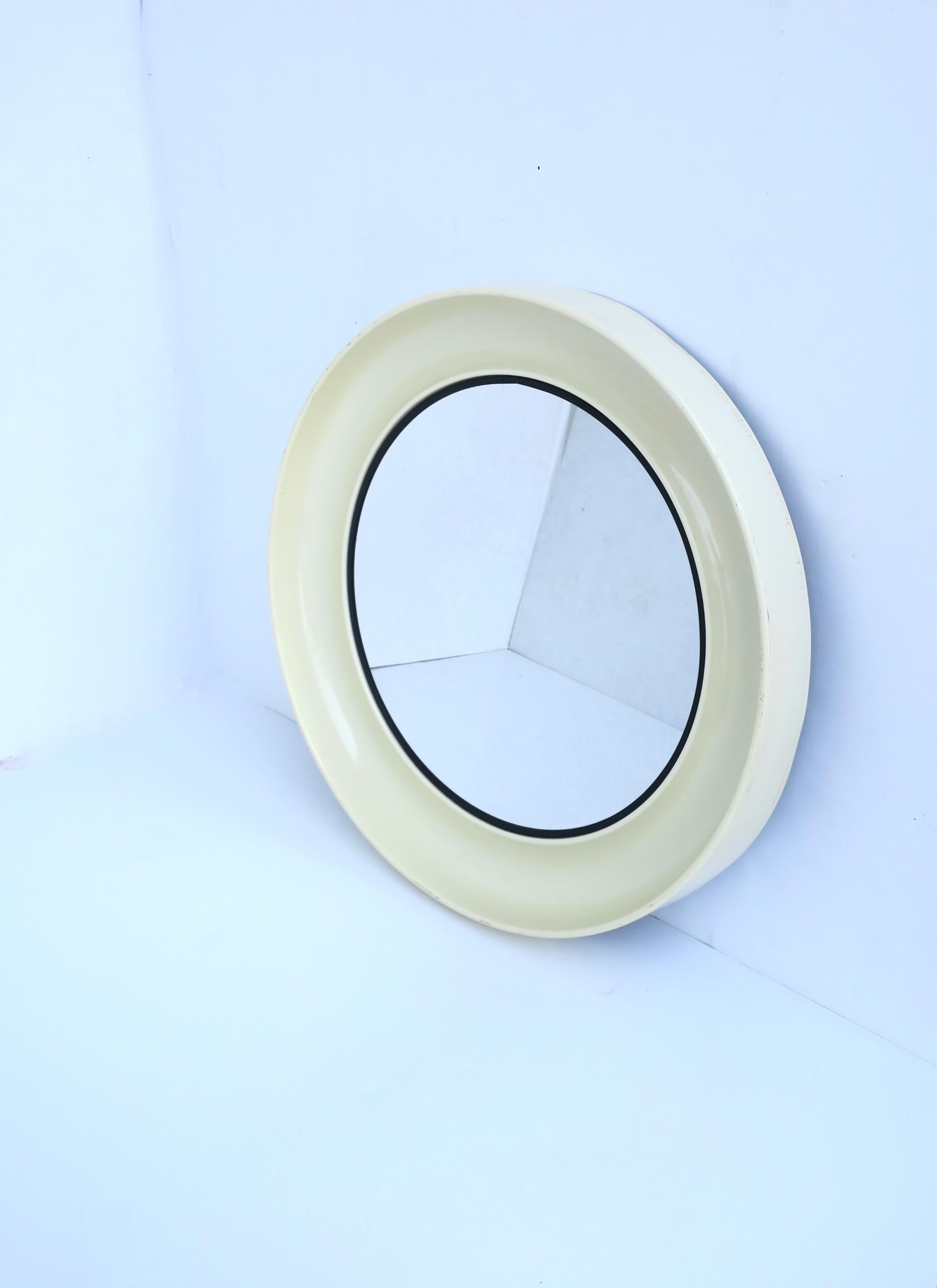Postmodern Danish Round Wall Mirror In Good Condition For Sale In New York, NY