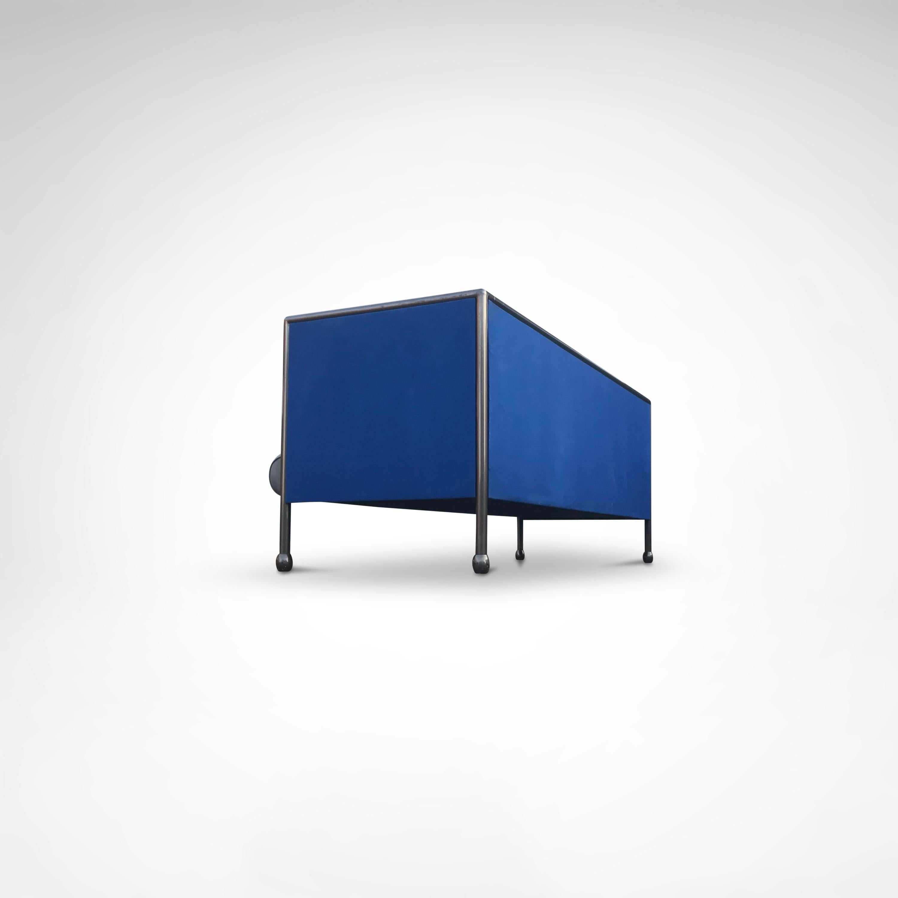 Postmodernes 3-Sitzer-Sofa Danube 850 von Ettore Sottsass für Cassina 1992 (Metall) im Angebot
