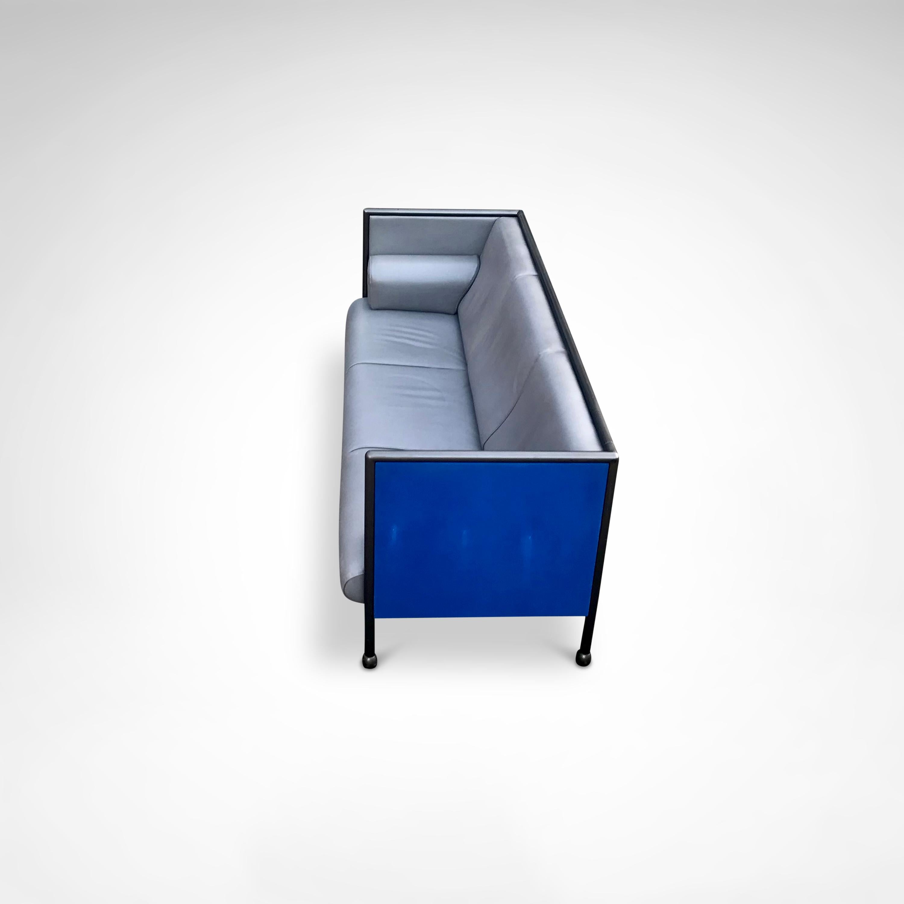 Postmodernes 3-Sitzer-Sofa Danube 850 von Ettore Sottsass für Cassina 1992 im Angebot 1