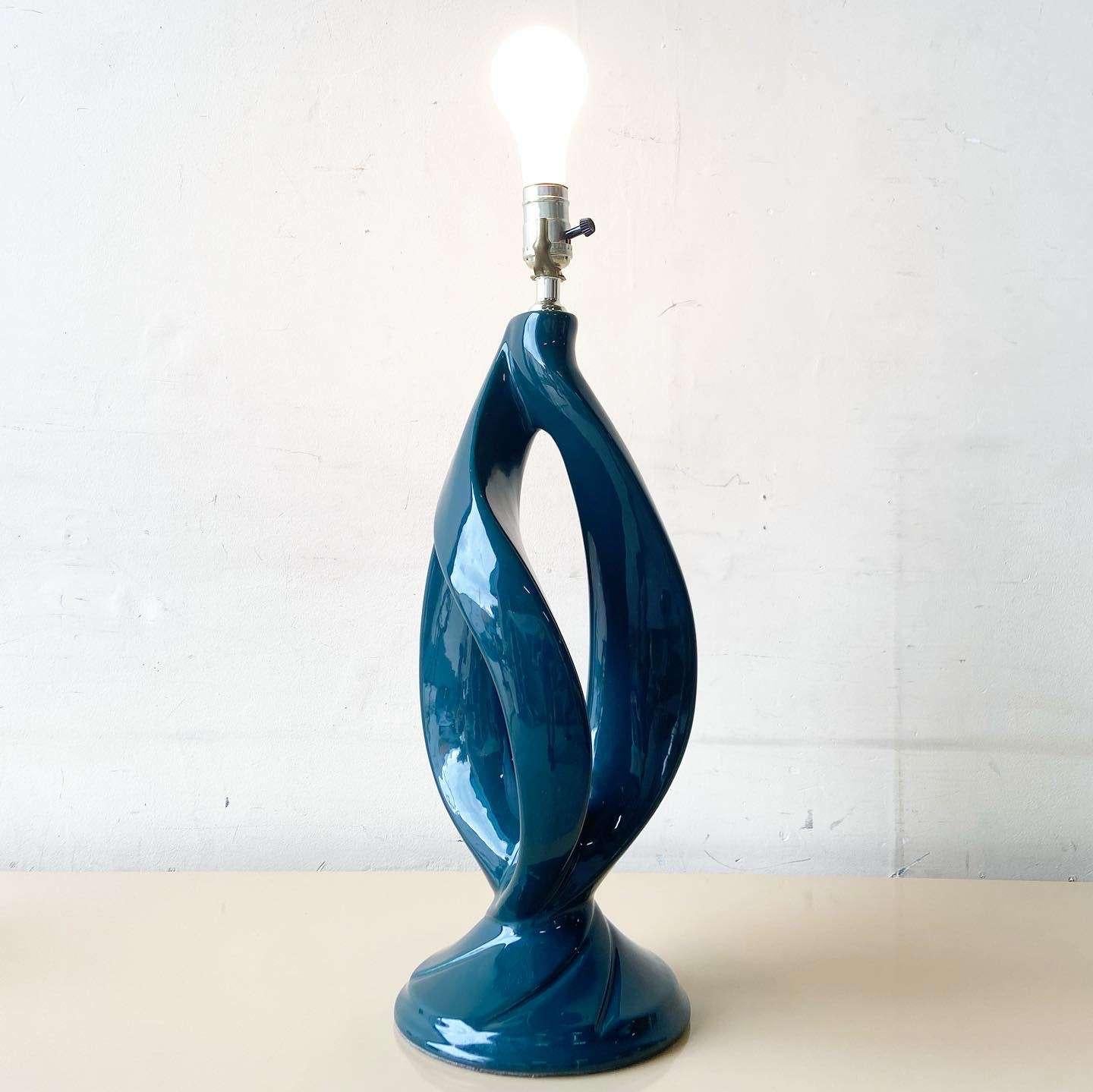 Fin du 20e siècle Lampe de table postmoderne en céramique sculptée vert foncé en vente