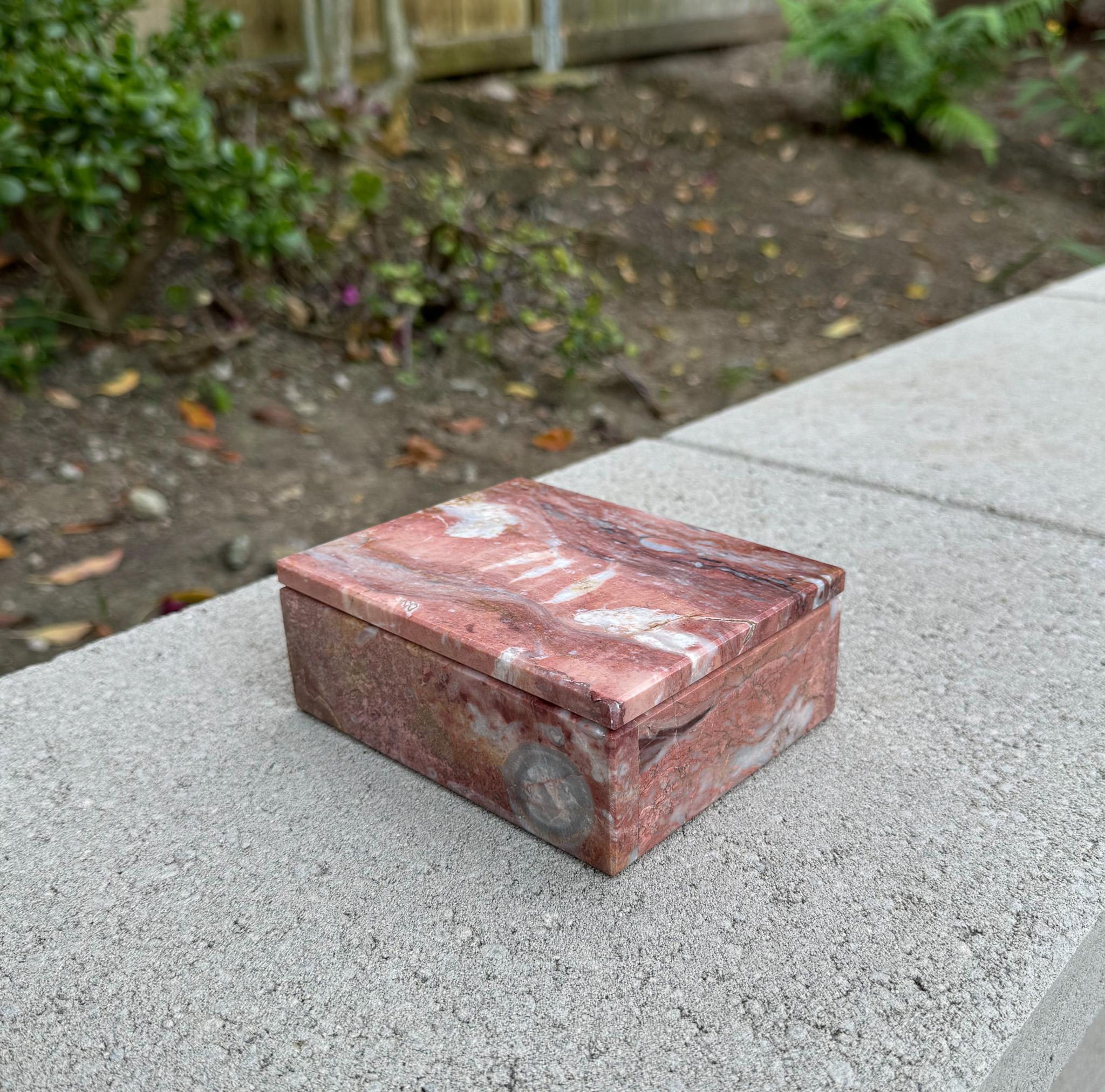 Caja de mármol decorativa postmoderna circa 1980 en venta 8