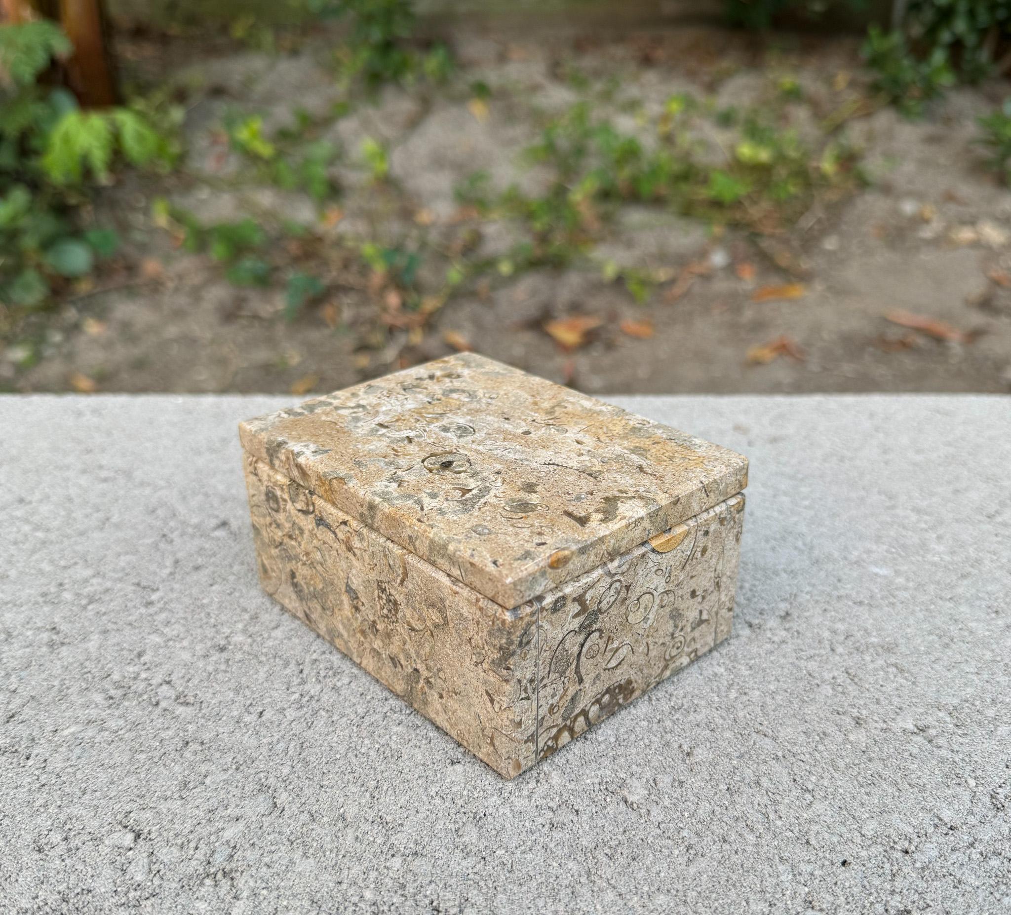 Caja de Mármol Decorativa Postmoderna circa 1980. 