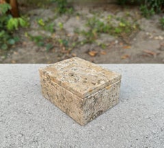 Boîte décorative postmoderne en marbre circa 1980