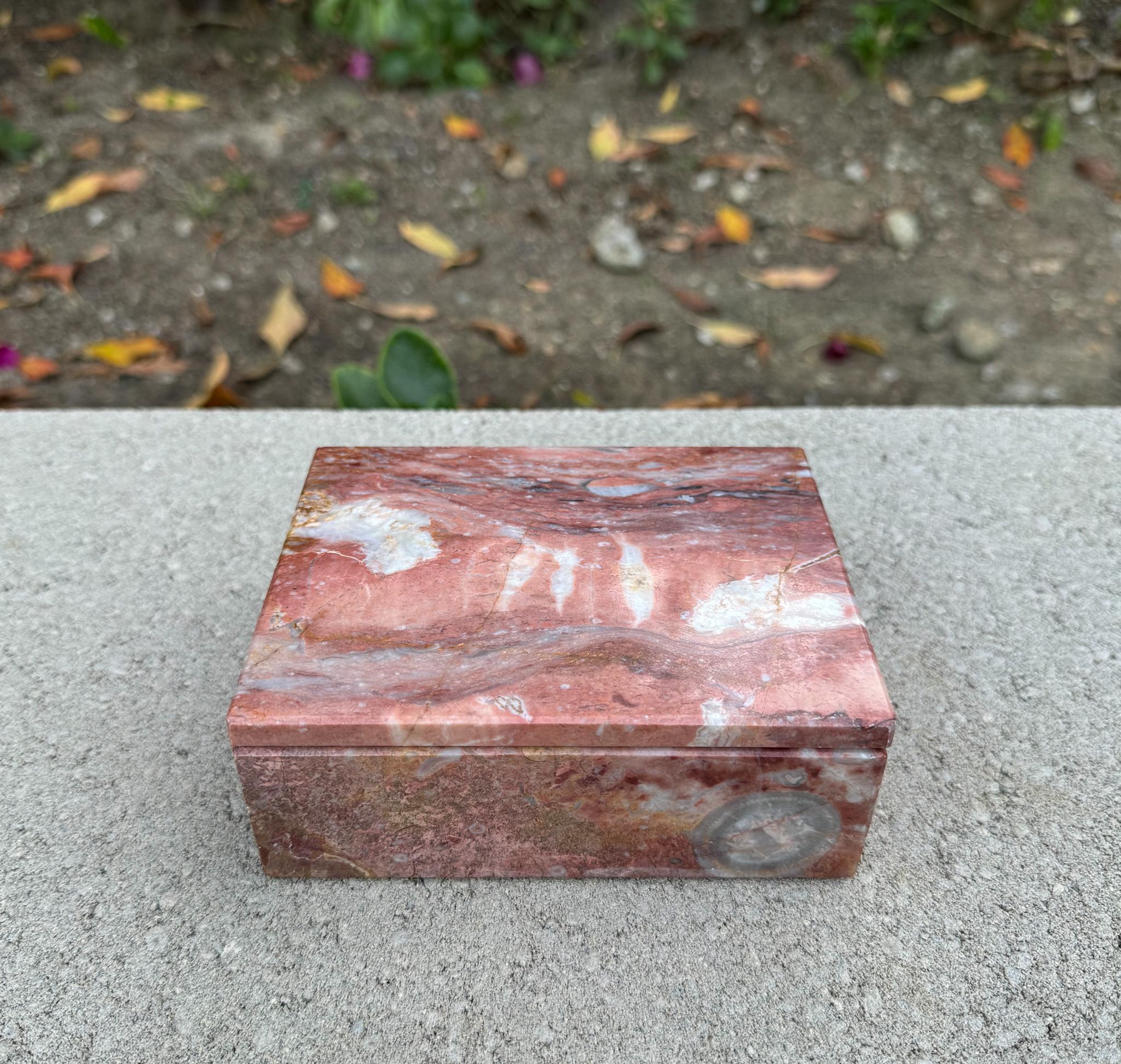 Caja de Mármol Decorativa Postmoderna circa 1980. 