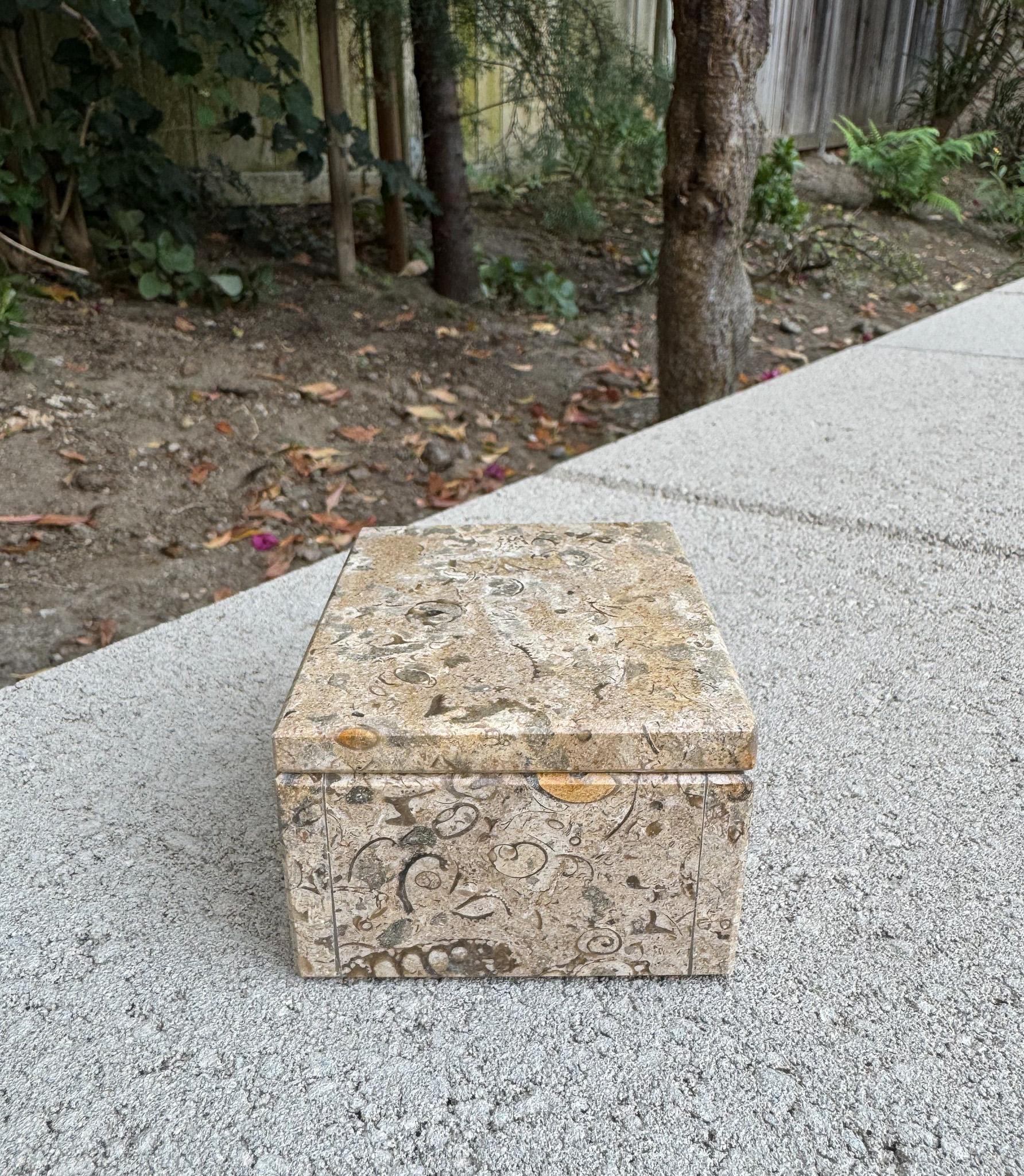 Caja de mármol decorativa postmoderna circa 1980 siglo XX en venta