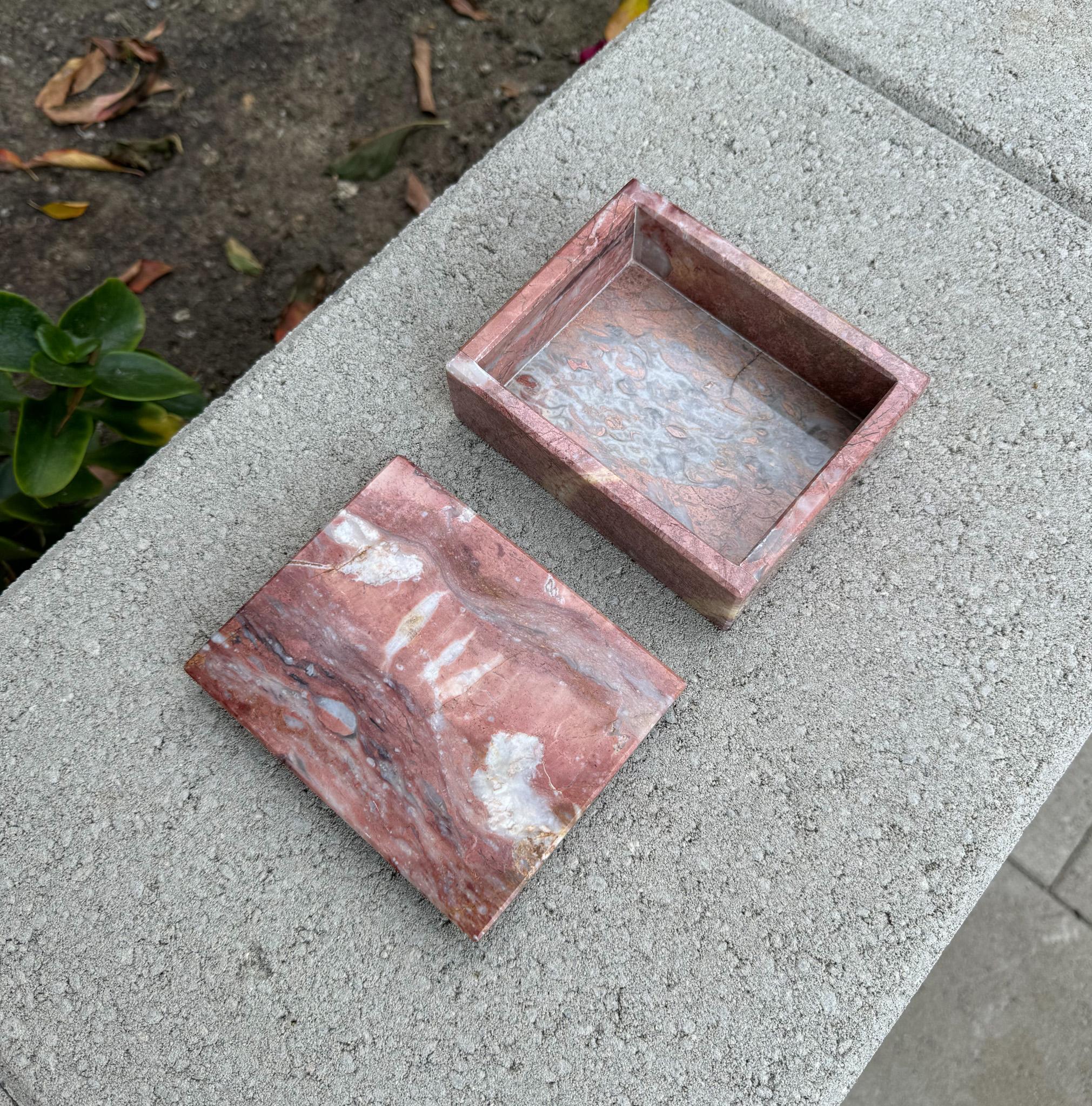 Caja de mármol decorativa postmoderna circa 1980 en venta 2