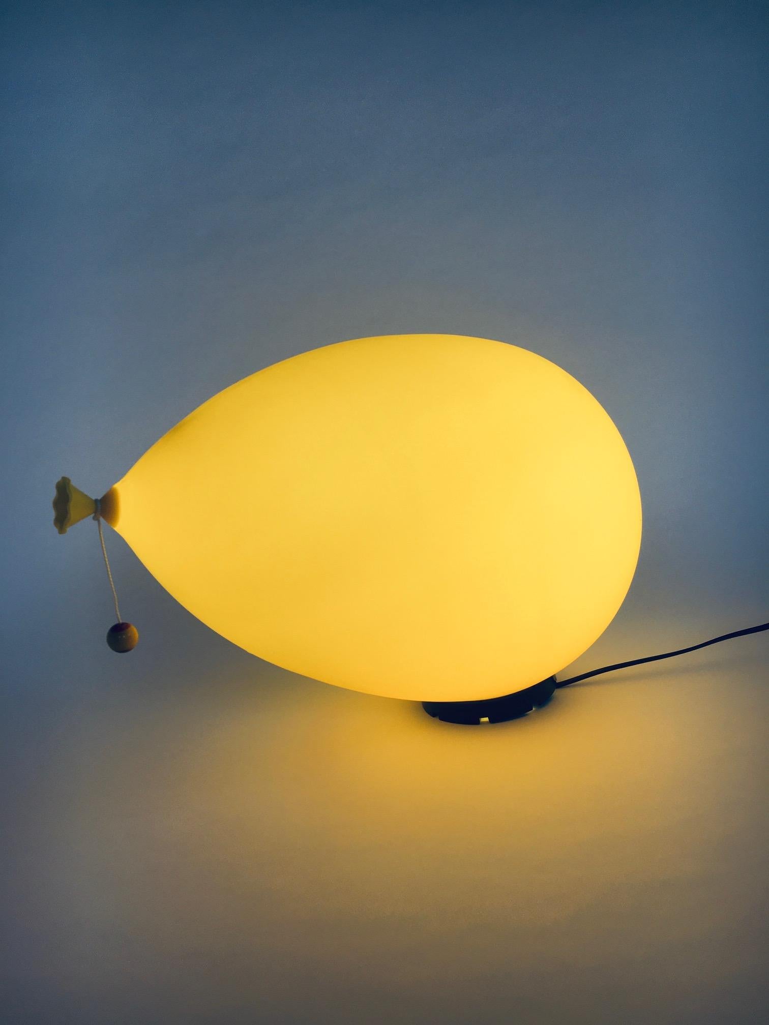 Postmoderne Lampe ballon XXL au design postmoderne d'Yves Christin pour Bilumen, Italie, années 1980 en vente