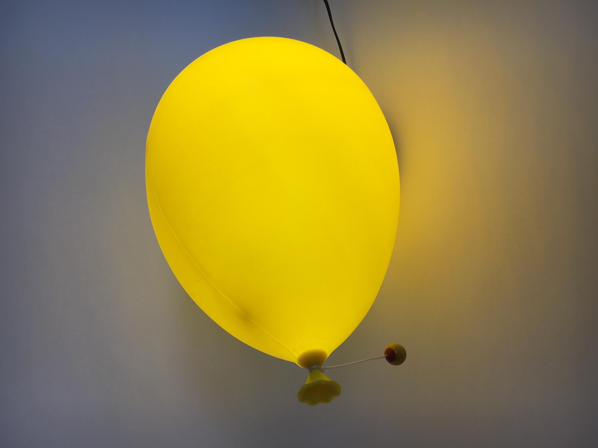 italien Lampe ballon XXL au design postmoderne d'Yves Christin pour Bilumen, Italie, années 1980 en vente