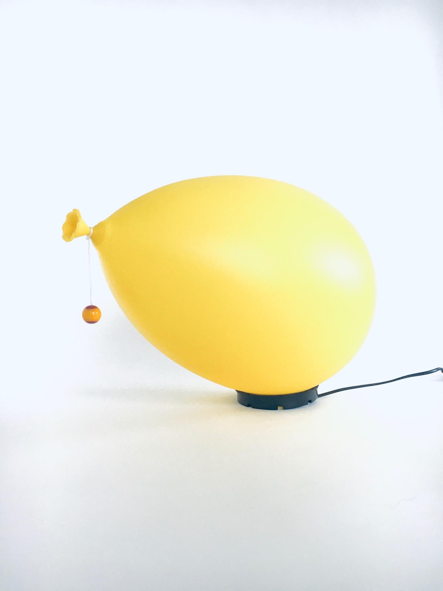 Plastique Lampe ballon XXL au design postmoderne d'Yves Christin pour Bilumen, Italie, années 1980 en vente