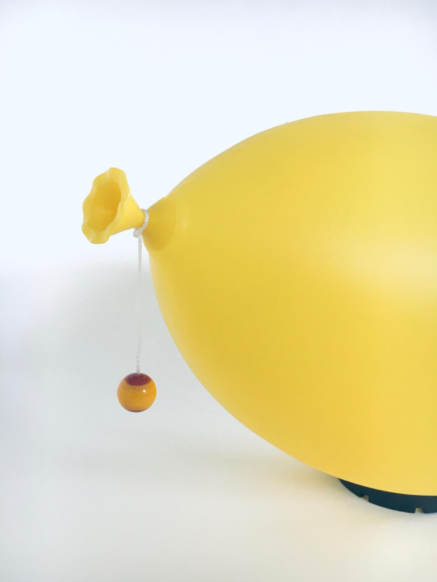 Lampe ballon XXL au design postmoderne d'Yves Christin pour Bilumen, Italie, années 1980 en vente 2