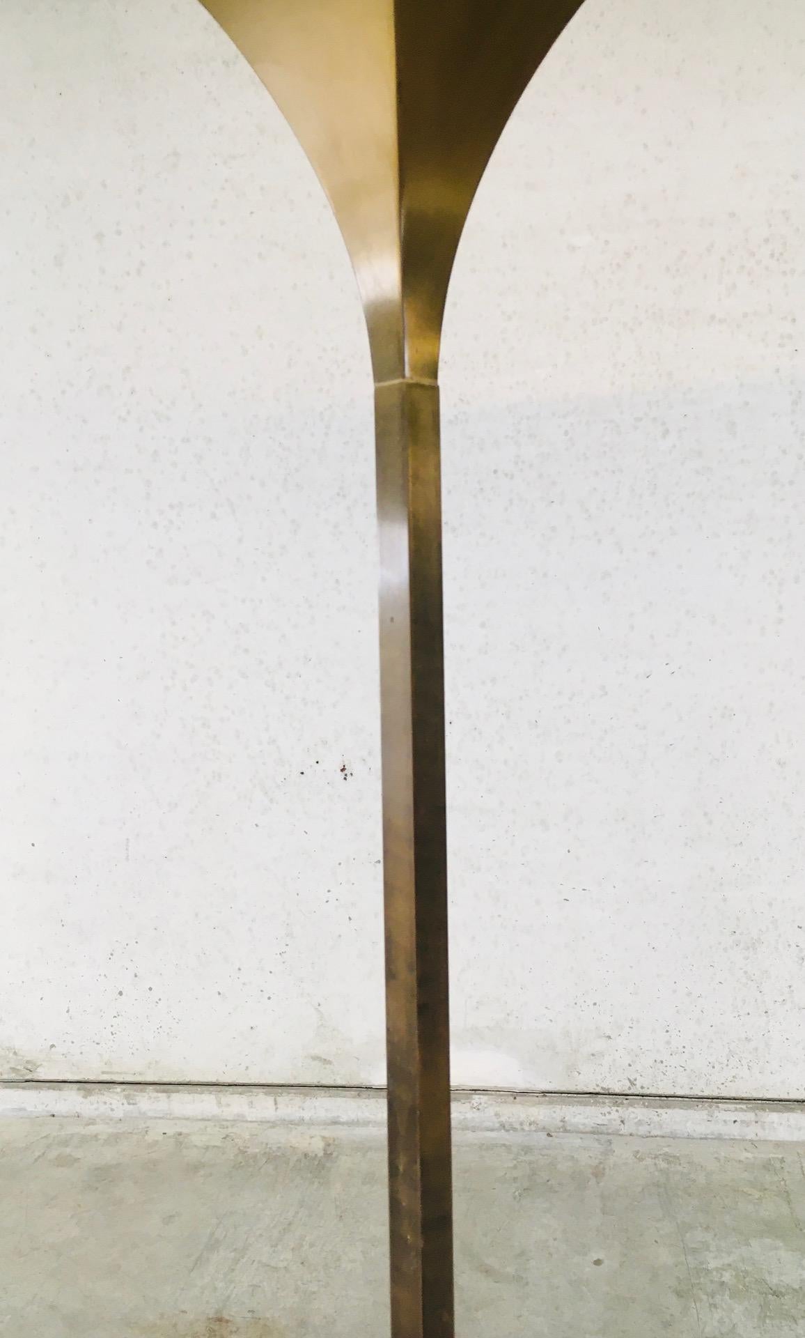 Lampada da terra Torchiere scanalata in ottone dal design postmoderno di Relco, Italia anni '80 in vendita 9