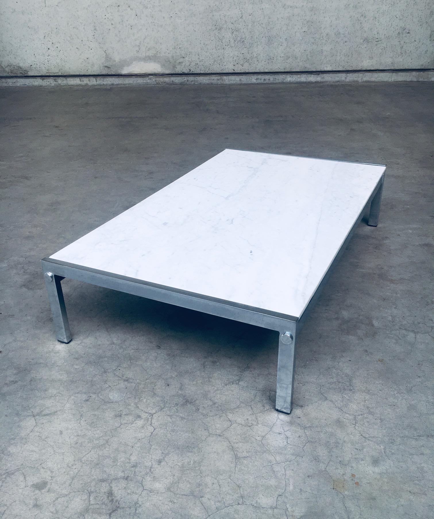 Late 20th Century Postmodern Design Carrara Marble Low Coffee Table, Italy 1970's For Sale