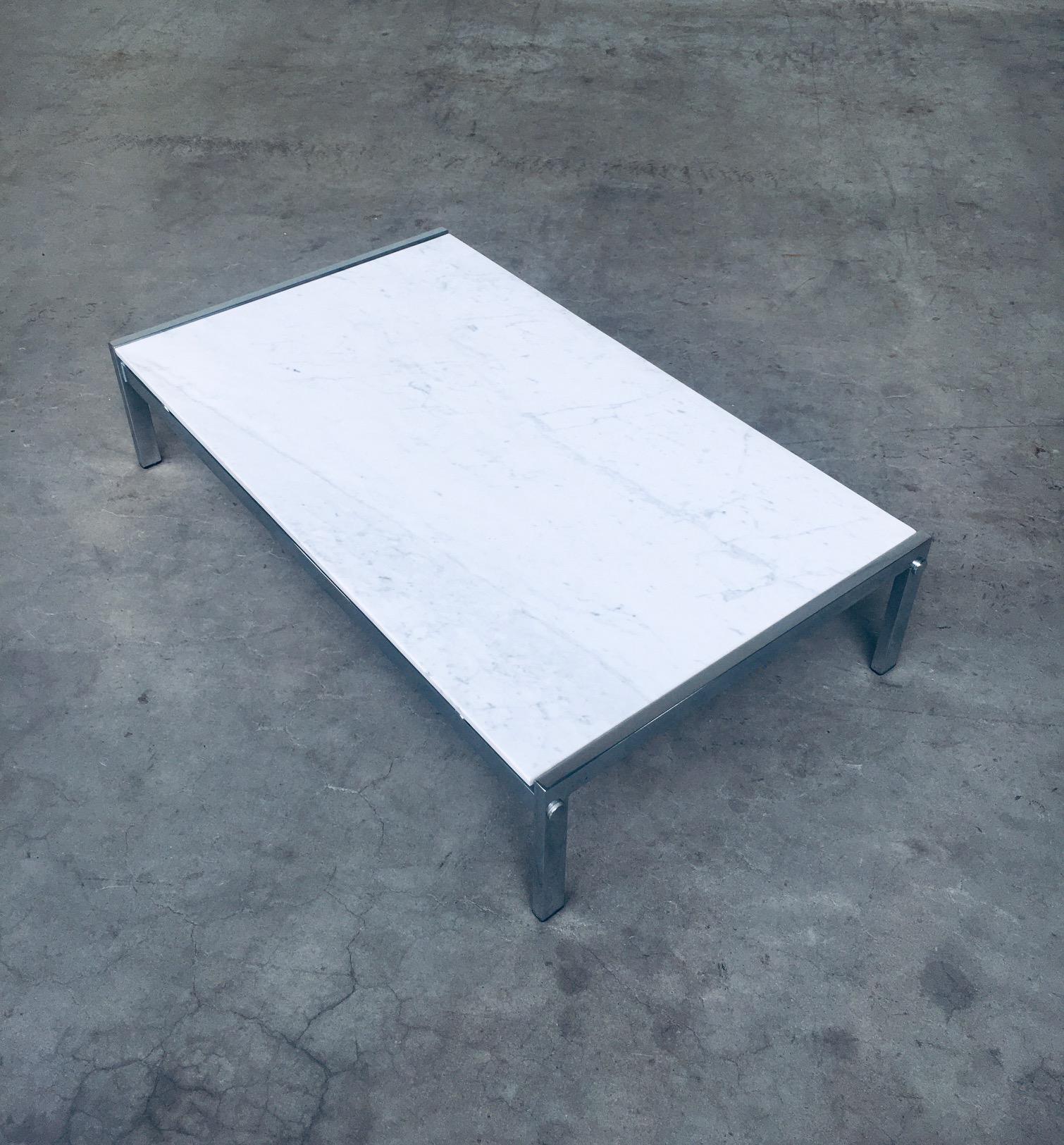 Postmodern Design Carrara Marble Low Coffee Table, Italy 1970's For Sale 1