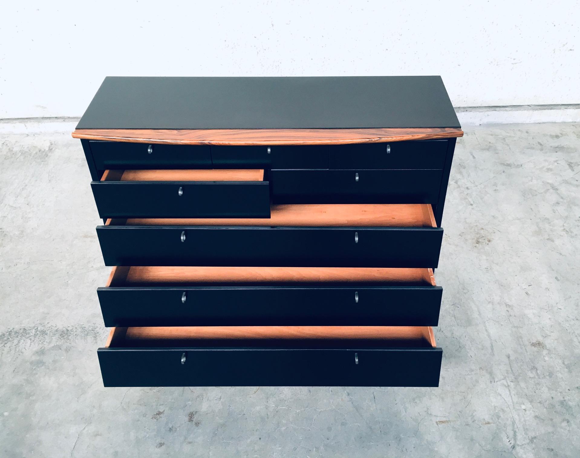 Postmodern Design Chest of Drawers by Umberto Asnago for Giorgetti, Italy 1980's For Sale 3