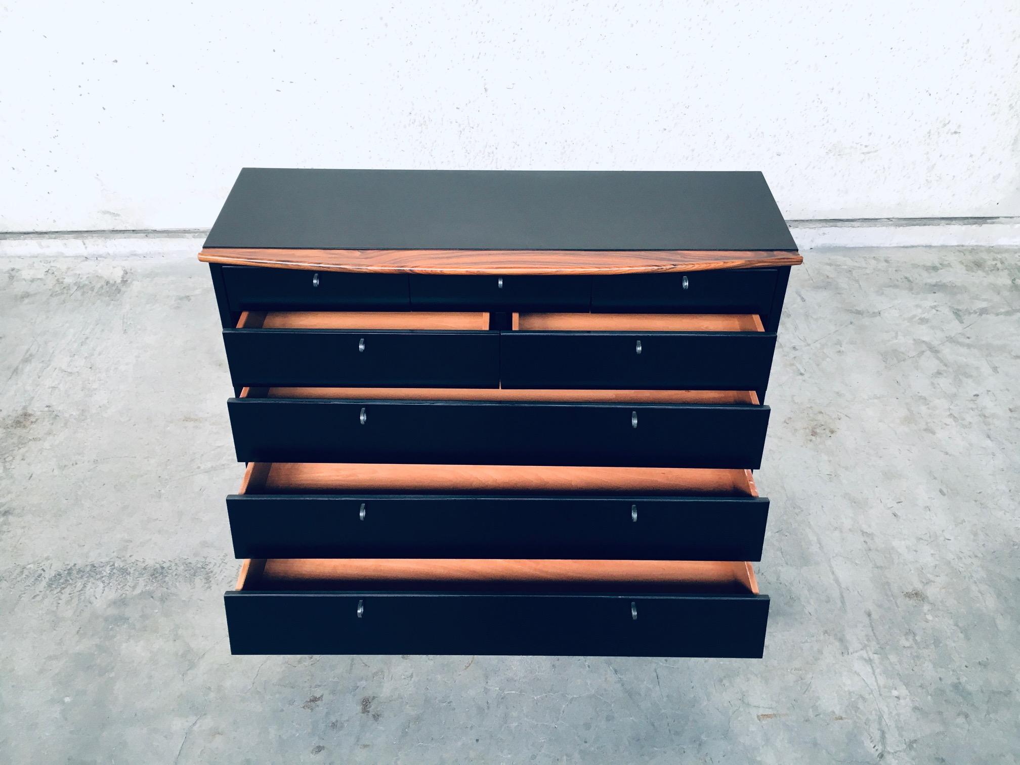 Postmodern Design Chest of Drawers by Umberto Asnago for Giorgetti, Italy 1980's For Sale 4