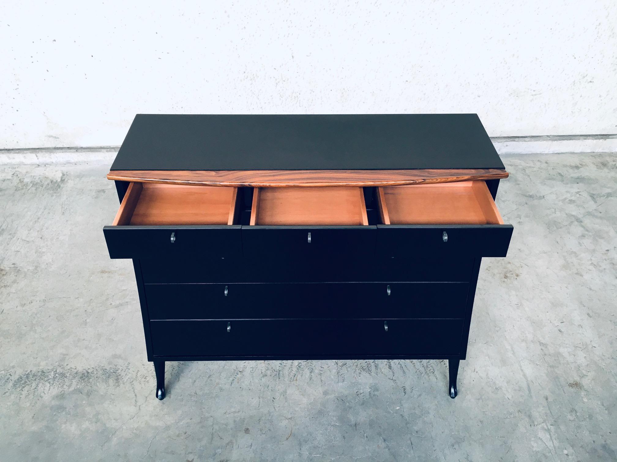 Postmodern Design Chest of Drawers by Umberto Asnago for Giorgetti, Italy 1980's For Sale 6