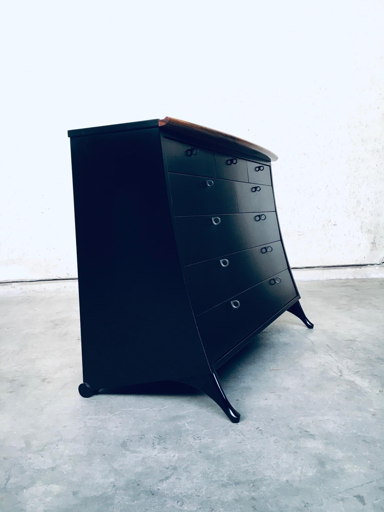 Postmodern Design Chest of Drawers by Umberto Asnago for Giorgetti, Italy 1980's In Good Condition For Sale In Oud-Turnhout, VAN