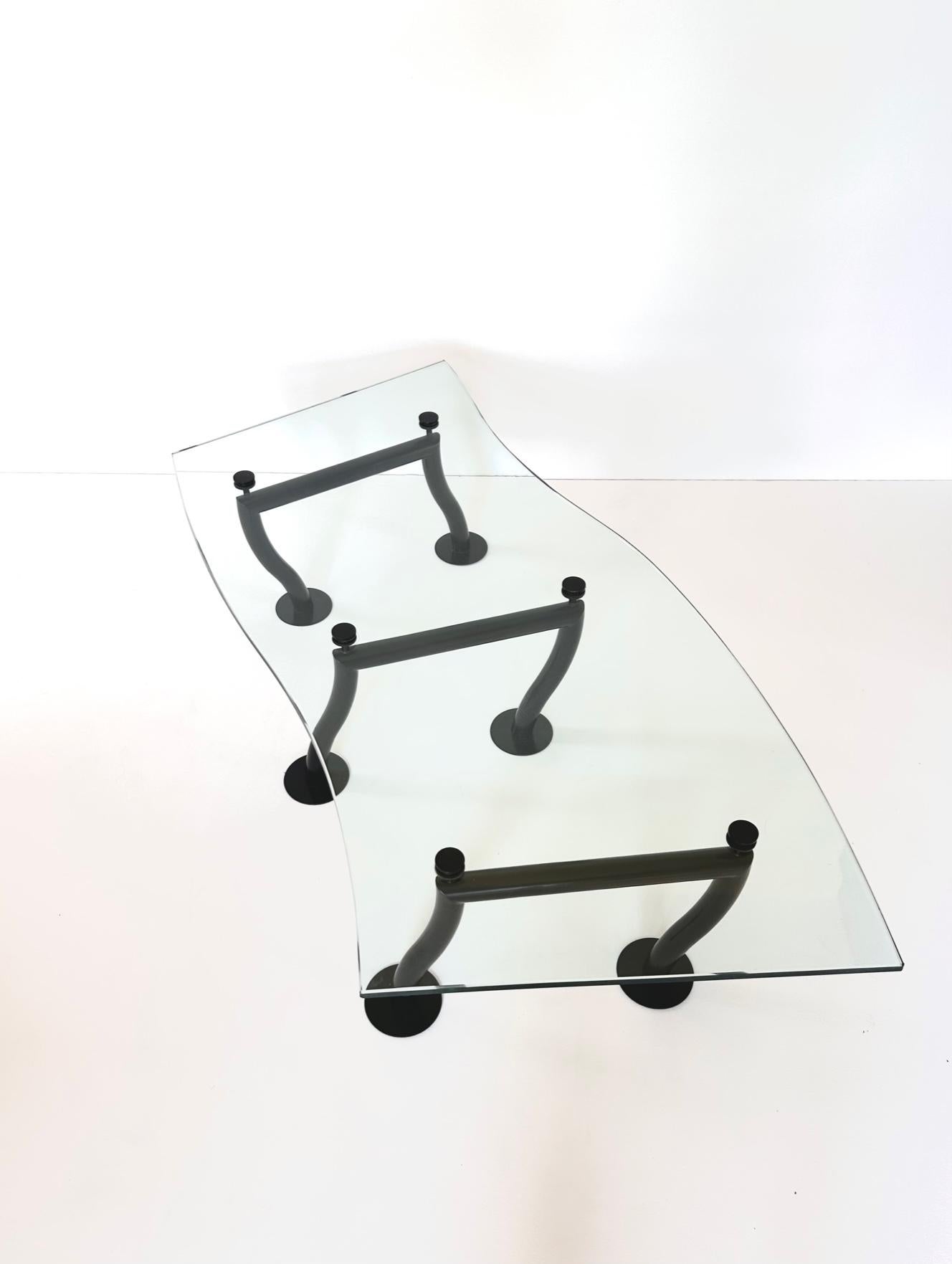postmodern design coffee table, 1980's For Sale 4