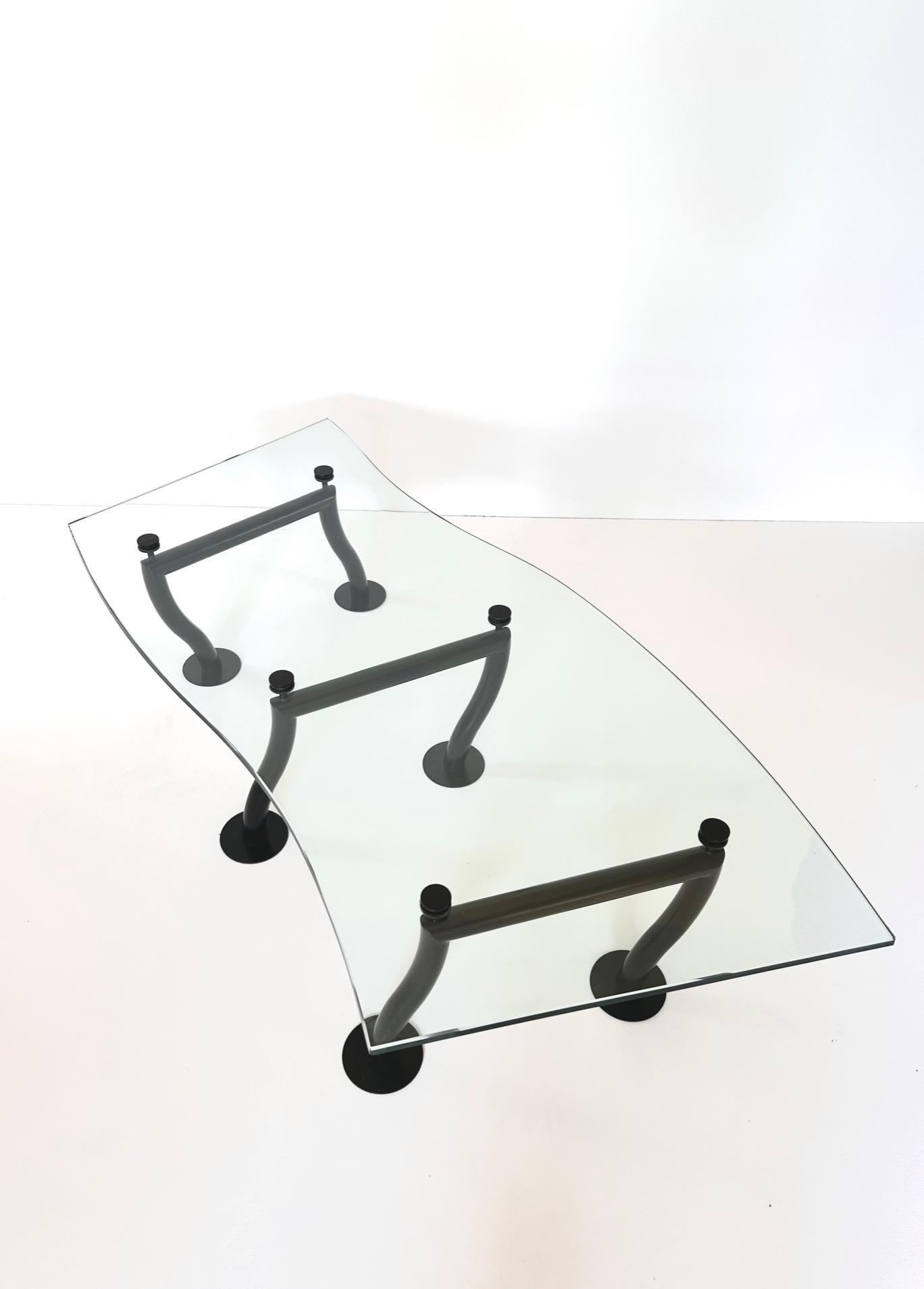Italian postmodern design coffee table, 1980's For Sale