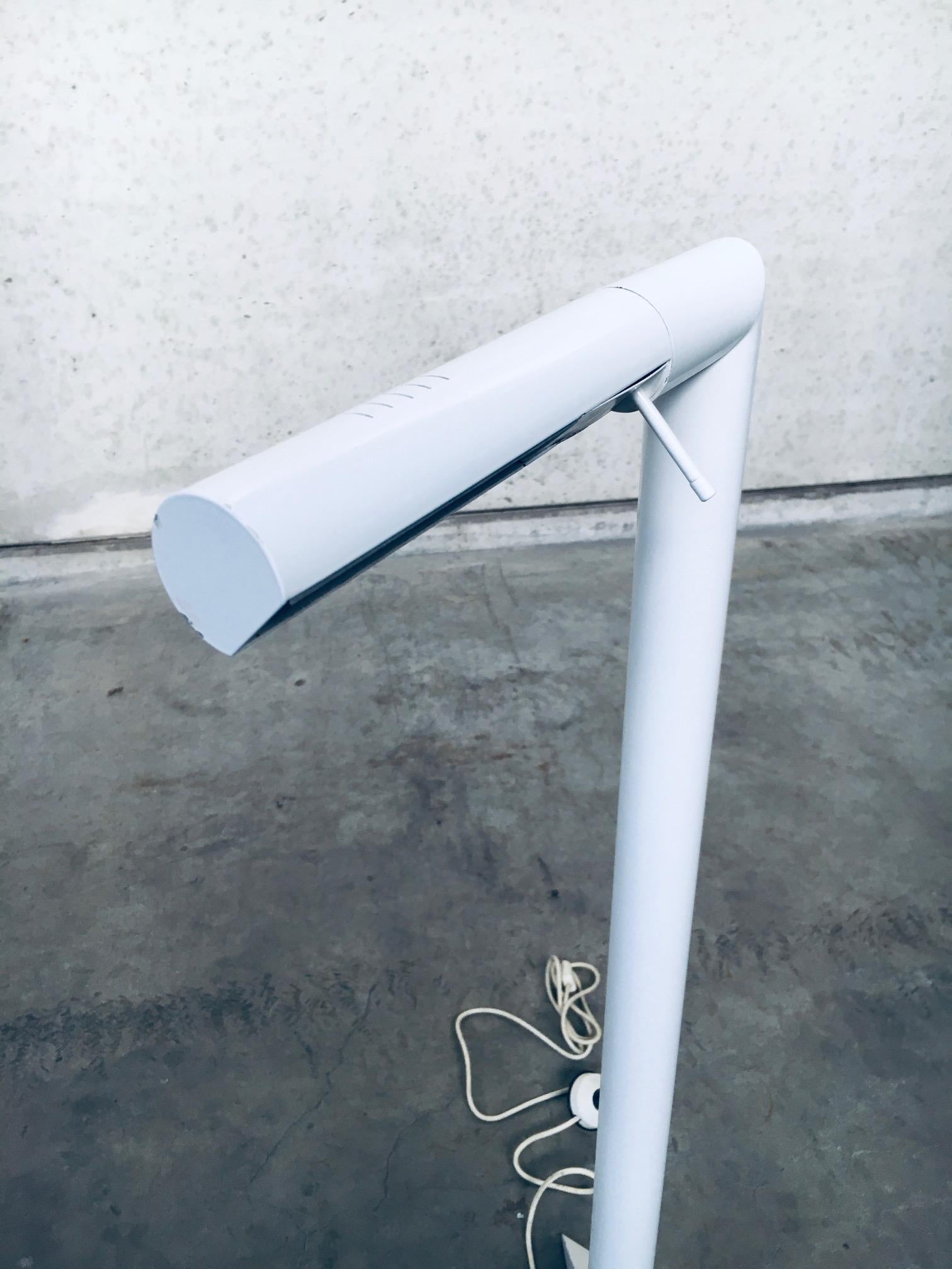 Lampada da terra di design postmoderno, Italia anni '80 in vendita 3