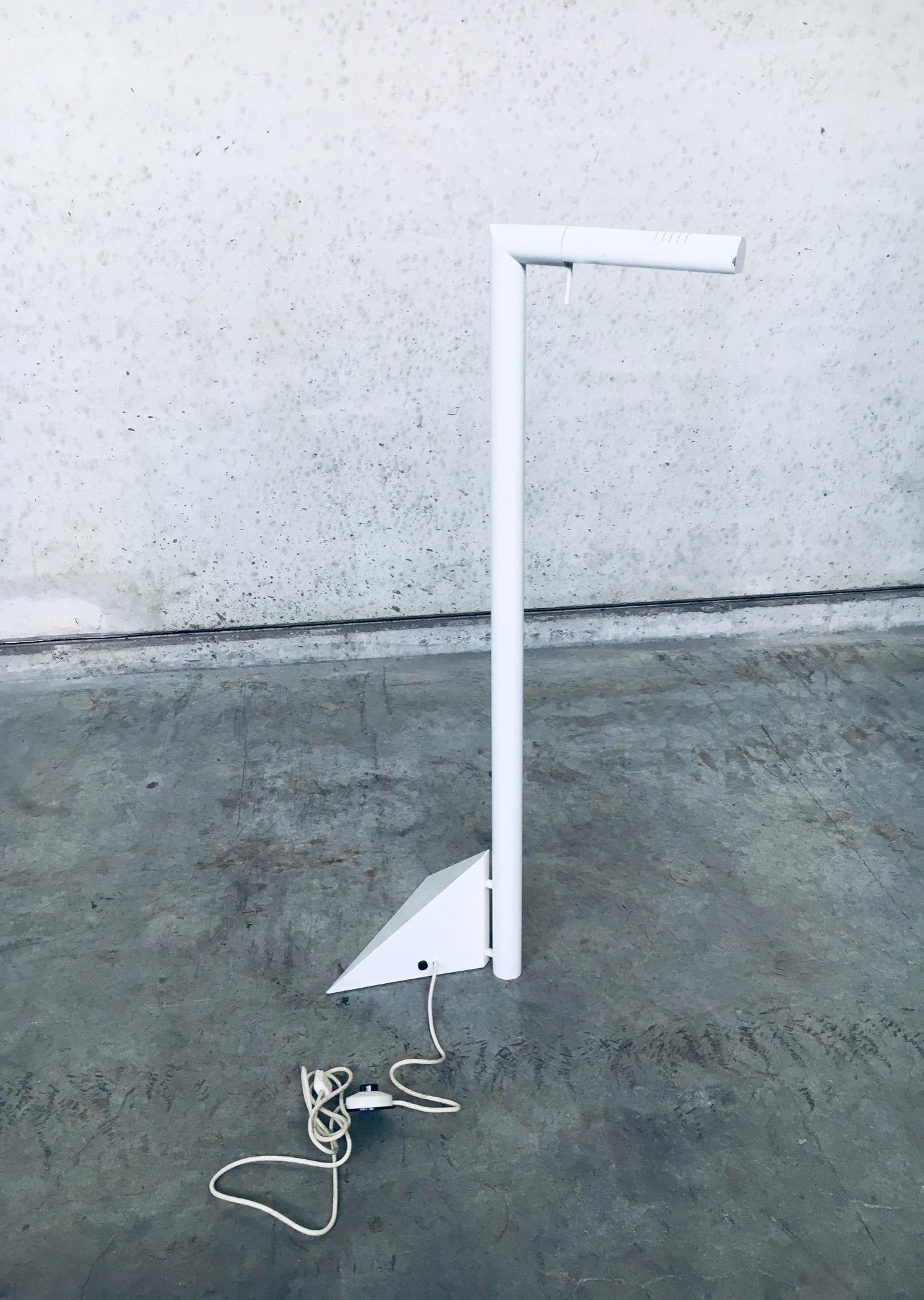 Postmodern Design Floor Lamp, Italy 1980's In Good Condition For Sale In Oud-Turnhout, VAN