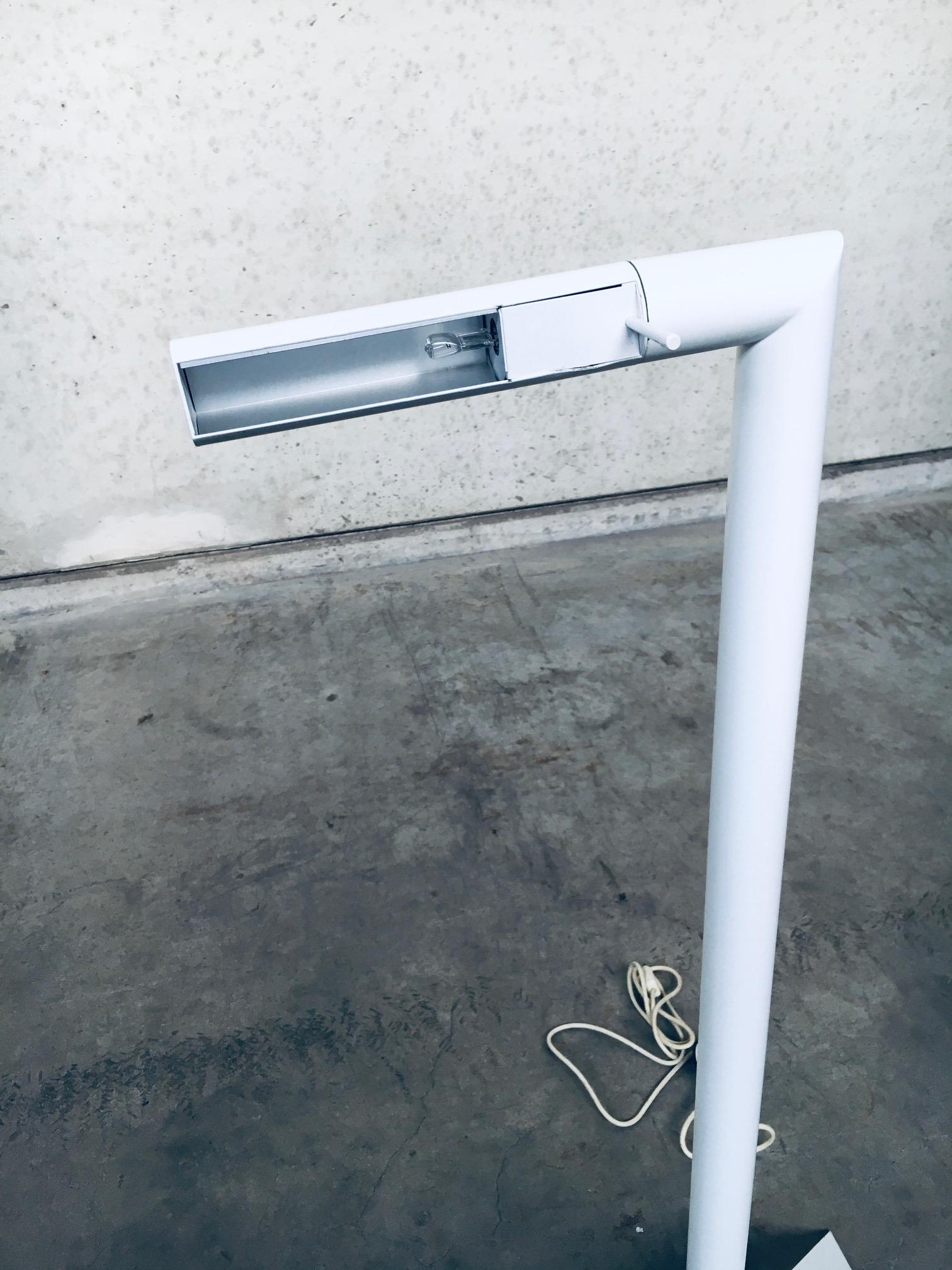 Lampada da terra di design postmoderno, Italia anni '80 in vendita 2