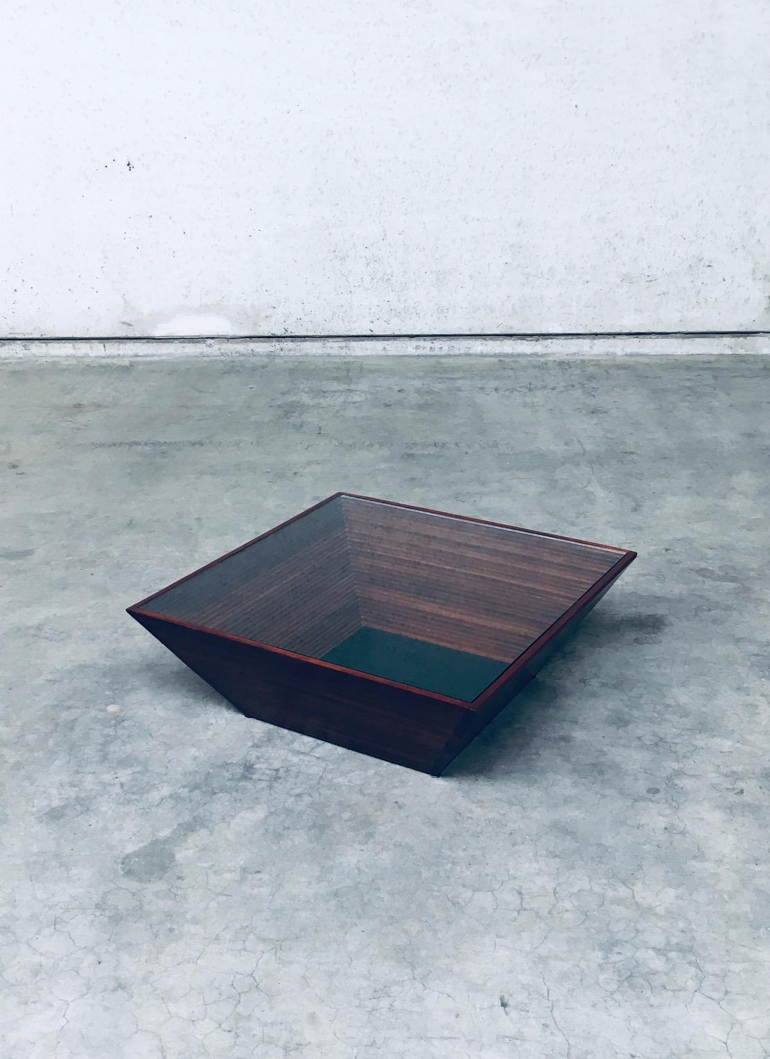 Postmodern Design Reverse Pyramid Coffee Table In Good Condition For Sale In Oud-Turnhout, VAN