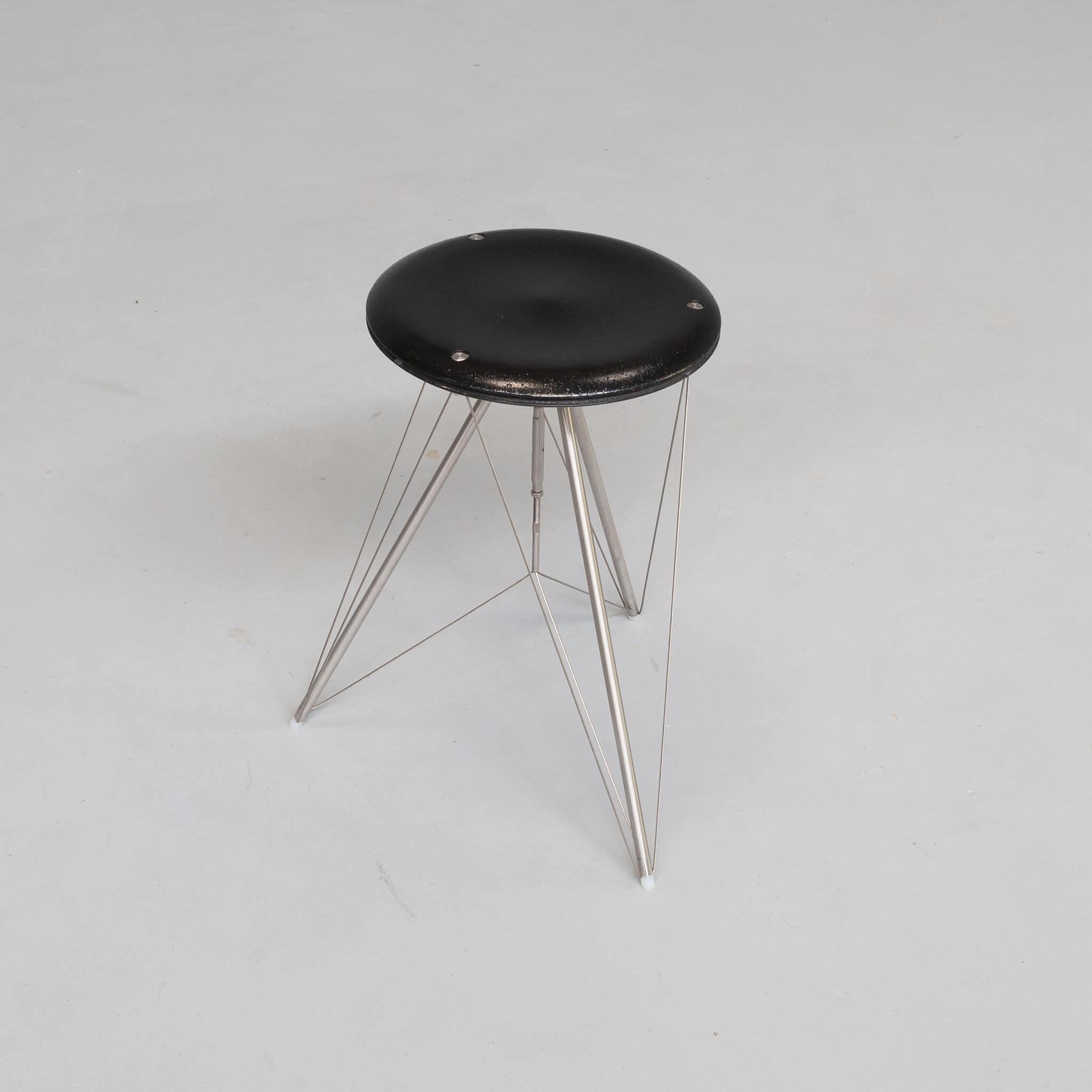 Postmodern design stool for Radius In Good Condition For Sale In Amstelveen, Noord