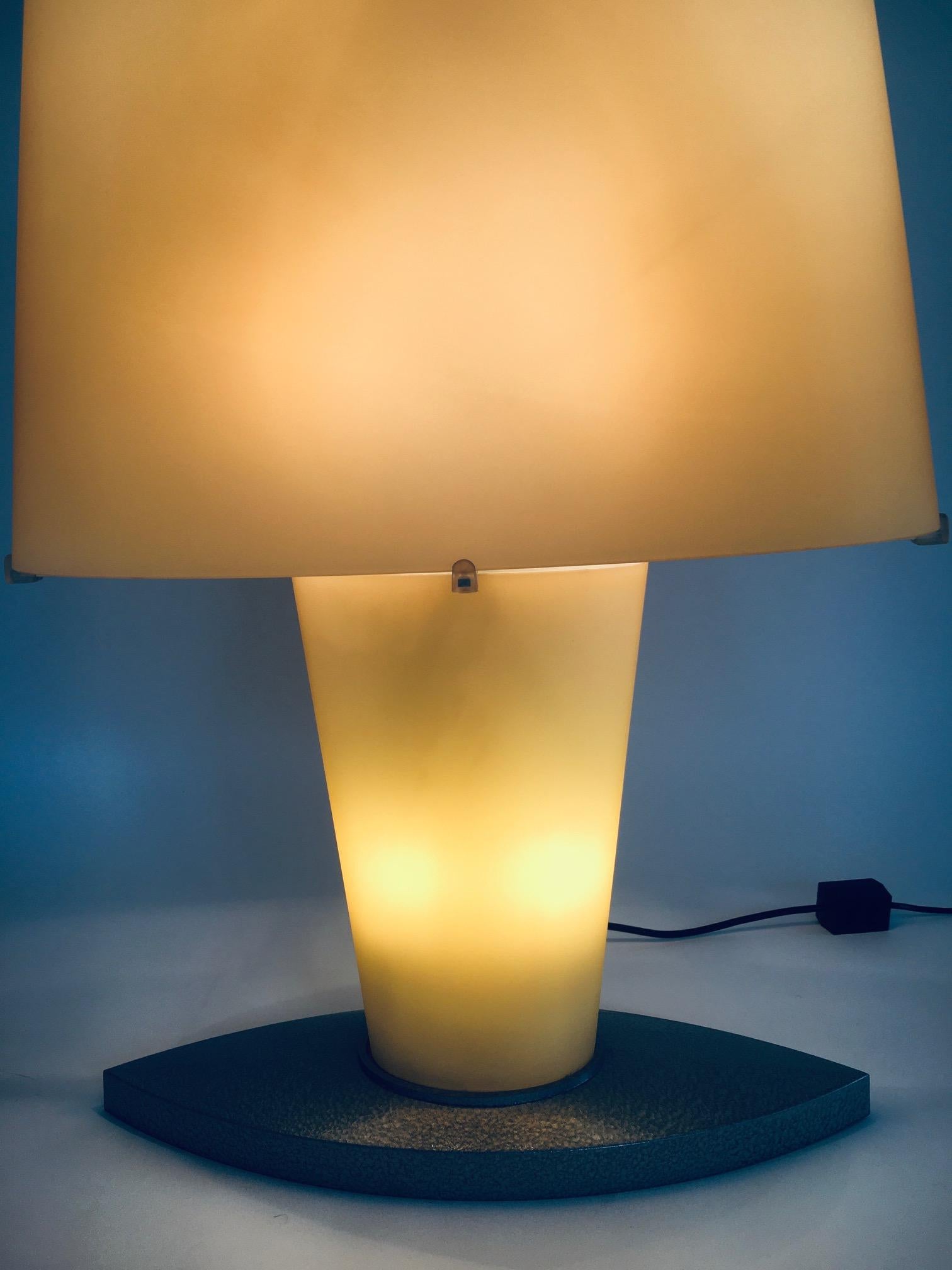 Postmoderne Design XL Glas-Tischlampe aus Glas von Daniela Puppa für Fontana Arte im Angebot 3