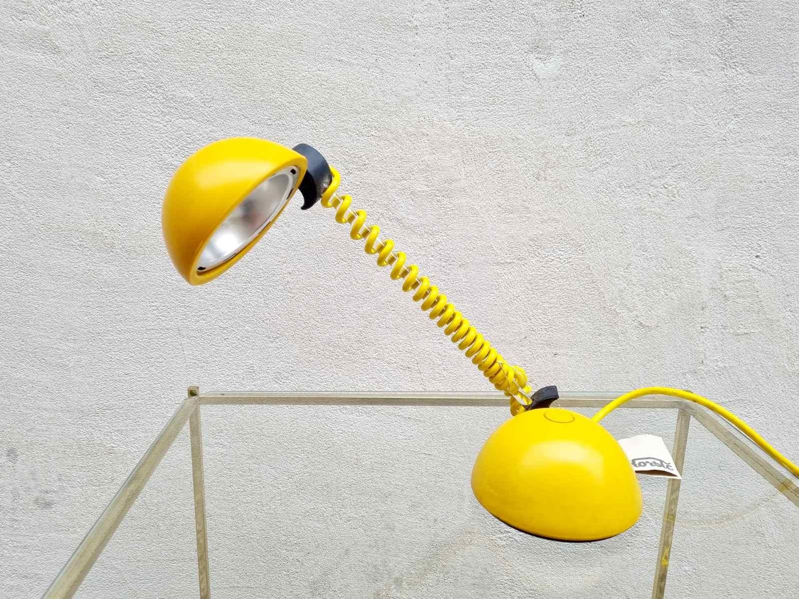 Italiano Lampada da scrivania postmoderna Disegnata da Damiano Alberti per Ycami Collection, Italia anni '90 in vendita