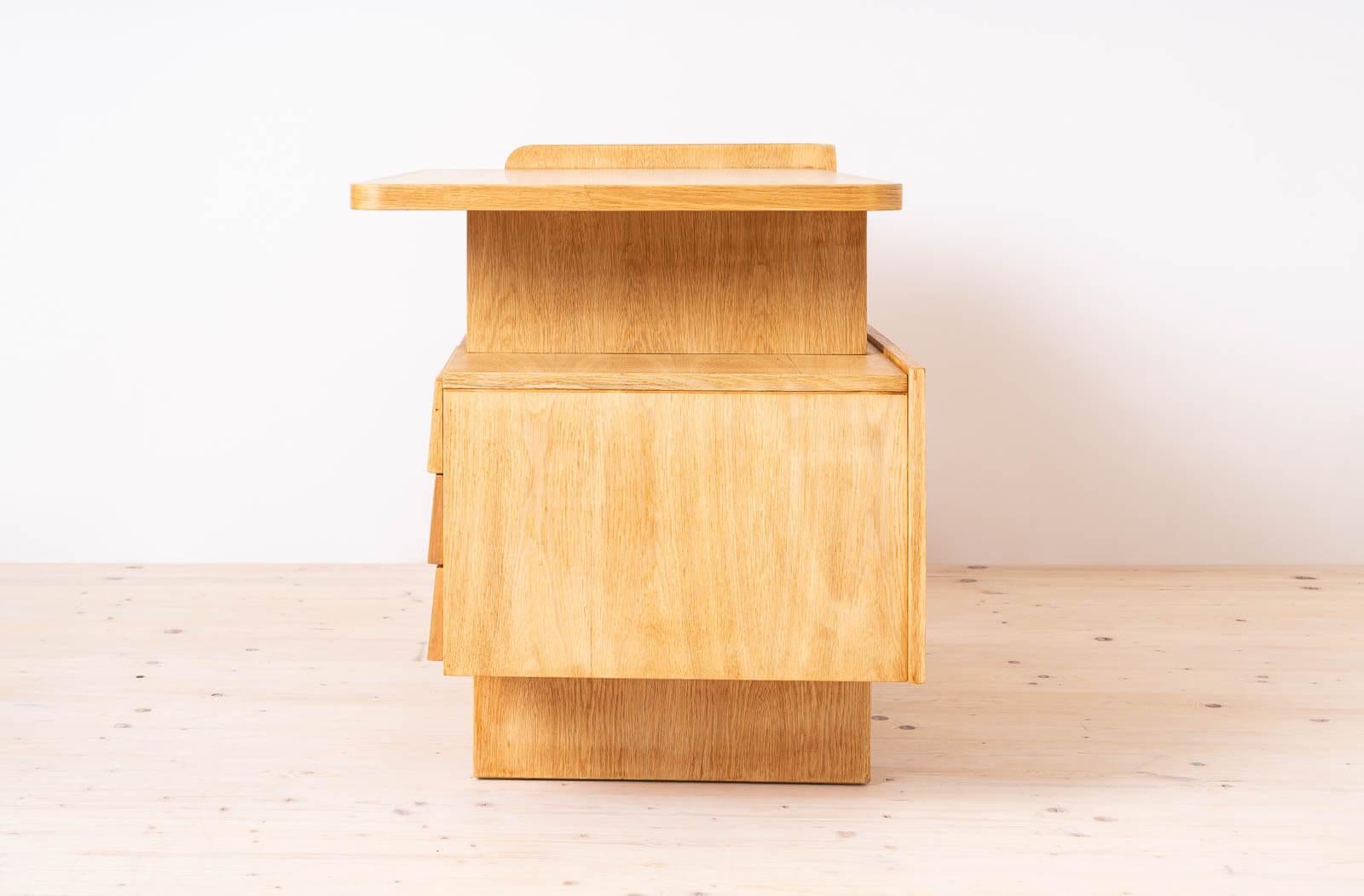Escritorio postmoderno, Mesa de escritorio de Bohumil Landsman, años 70, totalmente restaurado Posmoderno en venta
