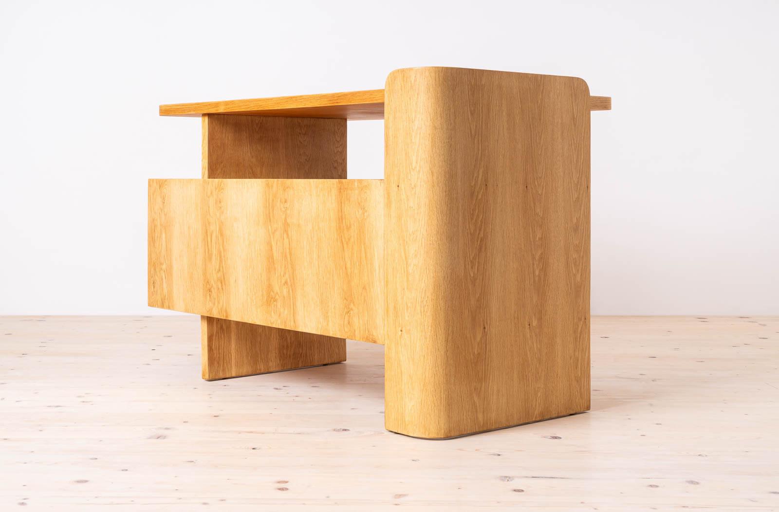 Escritorio postmoderno, Mesa de escritorio de Bohumil Landsman, años 70, totalmente restaurado Checo en venta