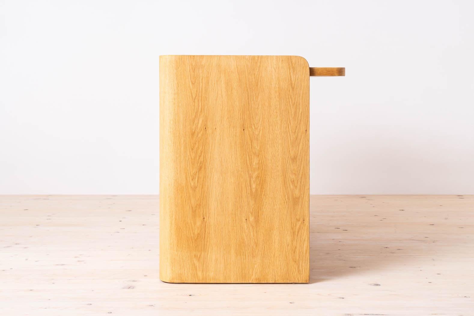 Escritorio postmoderno, Mesa de escritorio de Bohumil Landsman, años 70, totalmente restaurado en Bueno estado para la venta en Wrocław, Poland