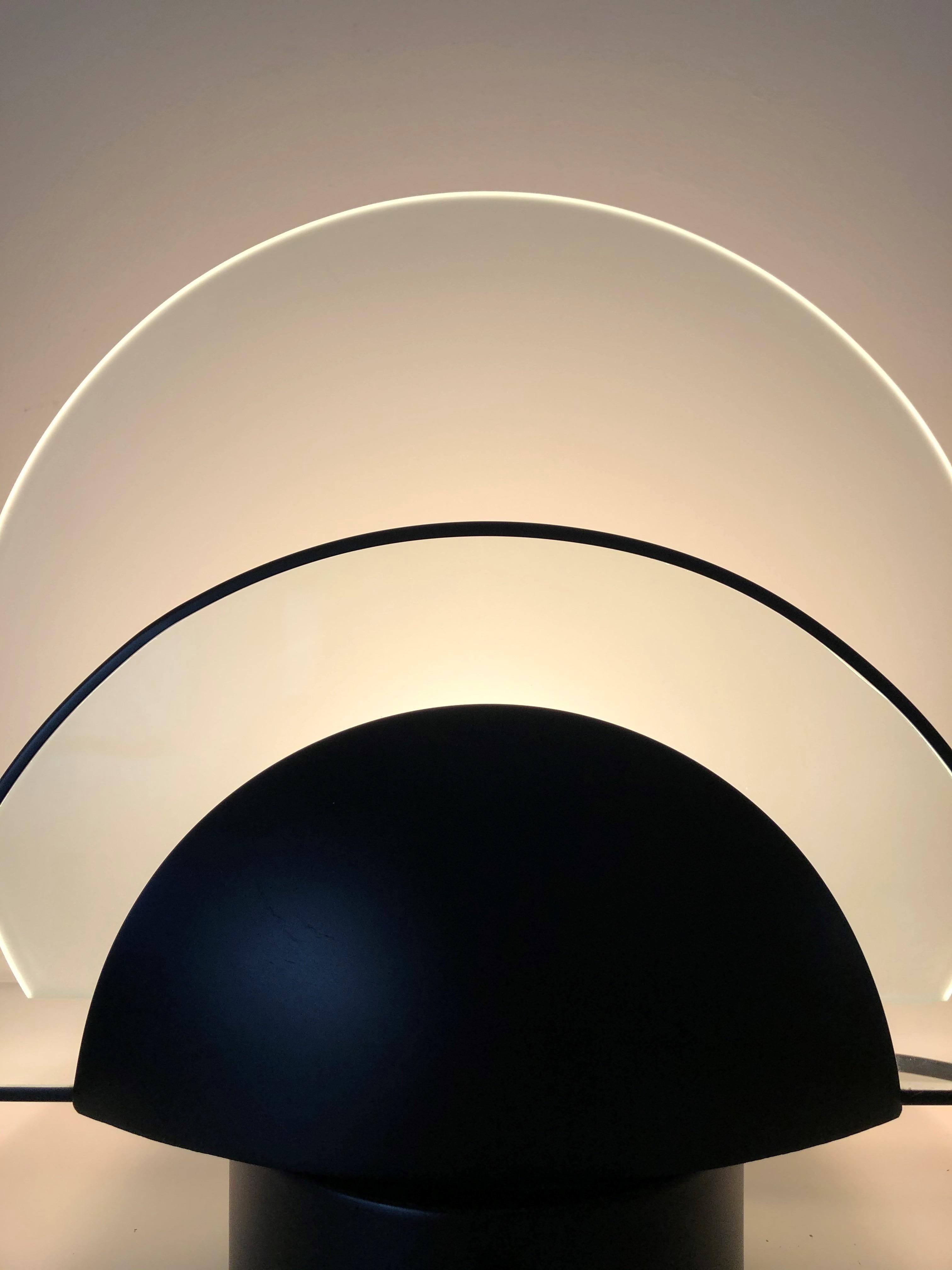 Lampe de table noire espagnole postmoderne à gradation par Estiluz, Barcelone, années 1980 Bon état - En vente à Badajoz, Badajoz