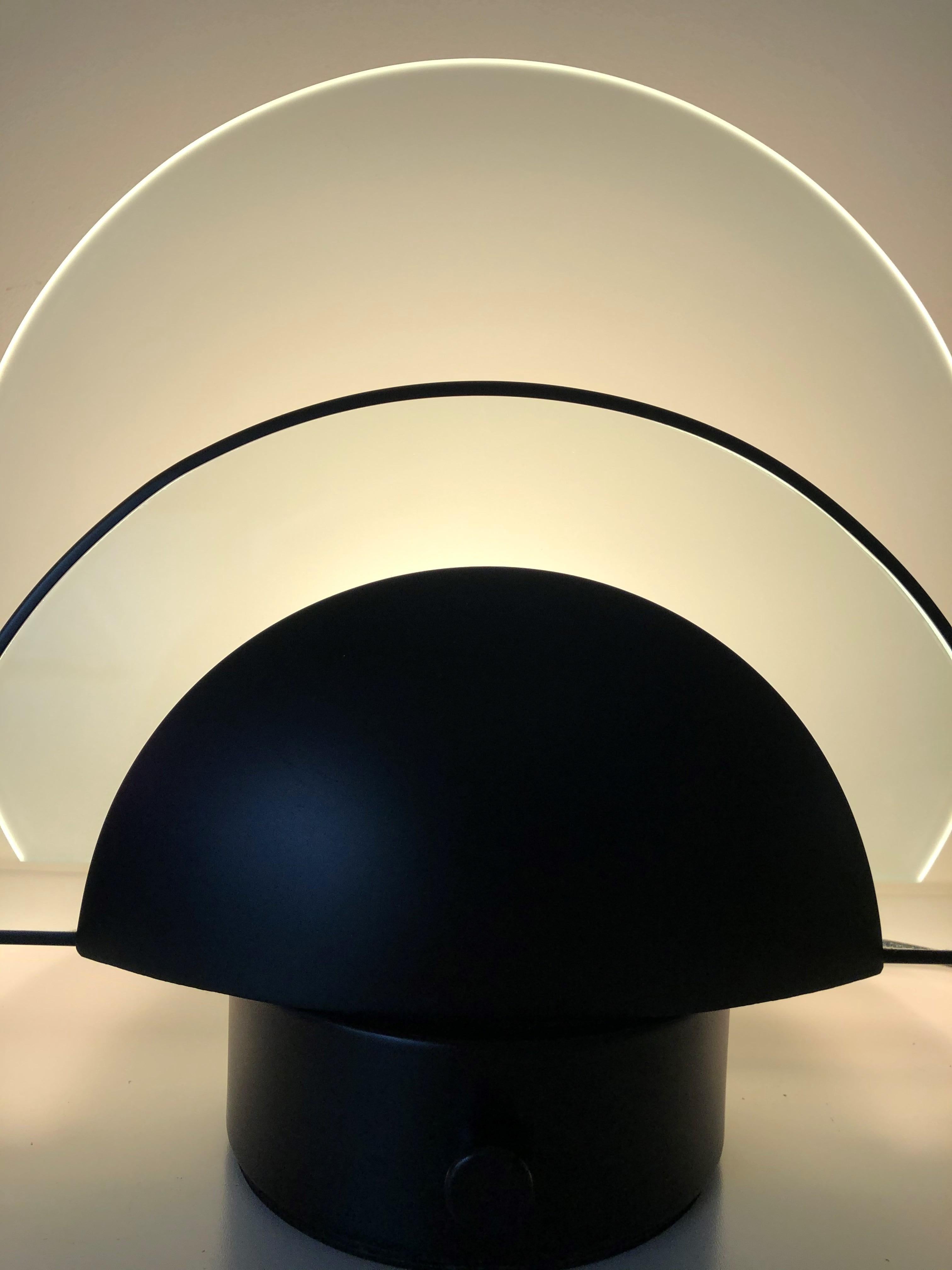 Métal Lampe de table noire espagnole postmoderne à gradation par Estiluz, Barcelone, années 1980 en vente