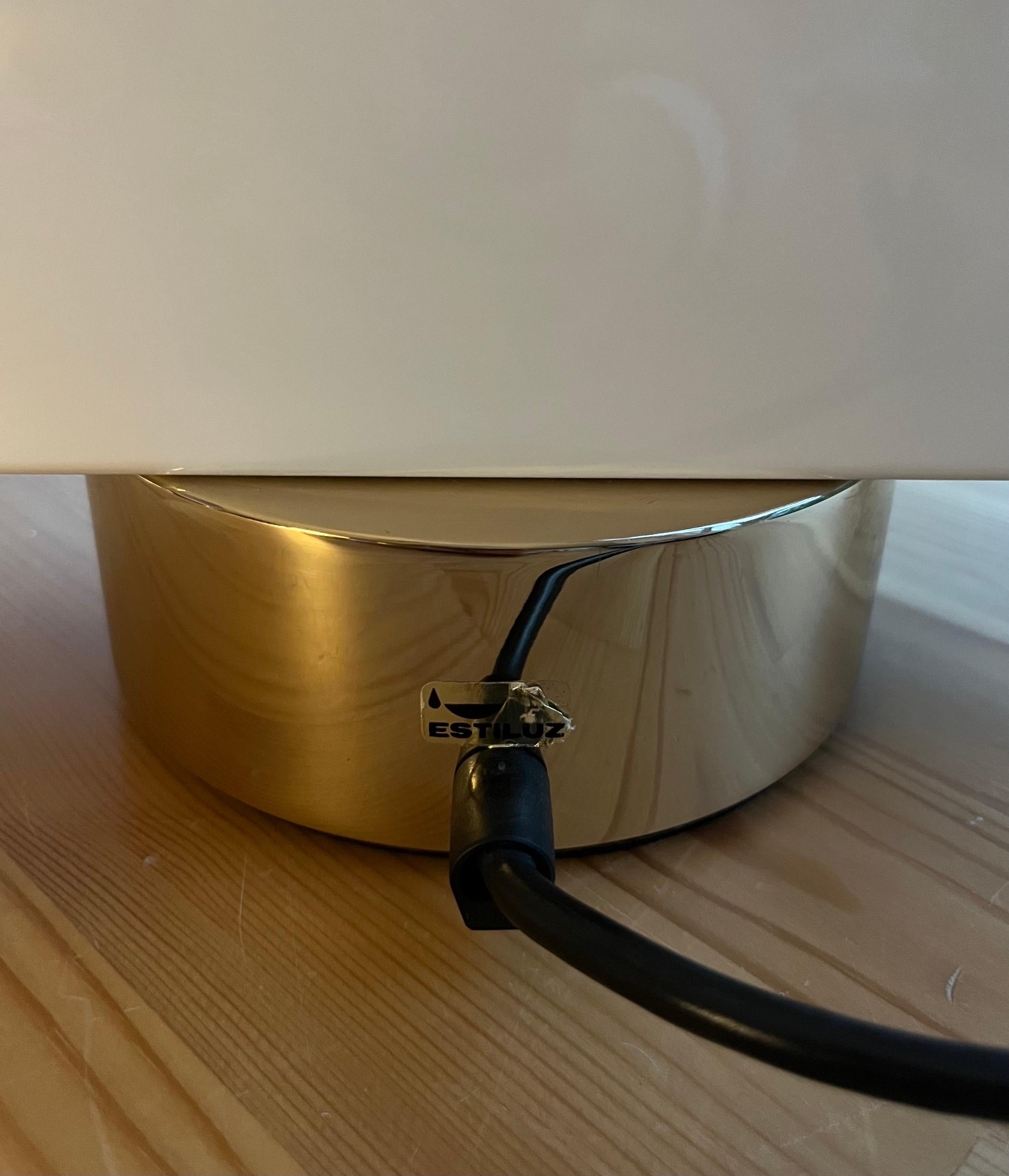 Lampe de bureau espagnole postmoderne à gradation dorée et blanche par Estiluz, Barcelone, années 1980 en vente 1