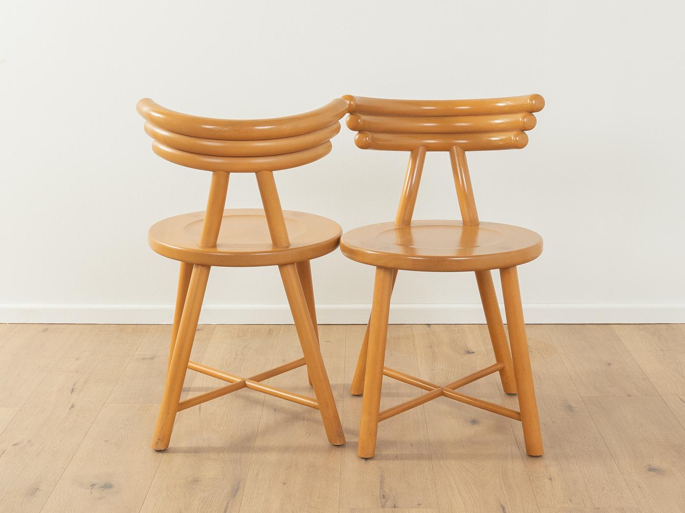 Sedie da pranzo postmoderne degli anni '80. Struttura, seduta e schienale in faggio massiccio. L'offerta comprende 2 sedie.

Caratteristiche di qualità:
ottima lavorazione
materiali di alta qualità
Telaio in Wood Wood
Made in Germany, produttore: