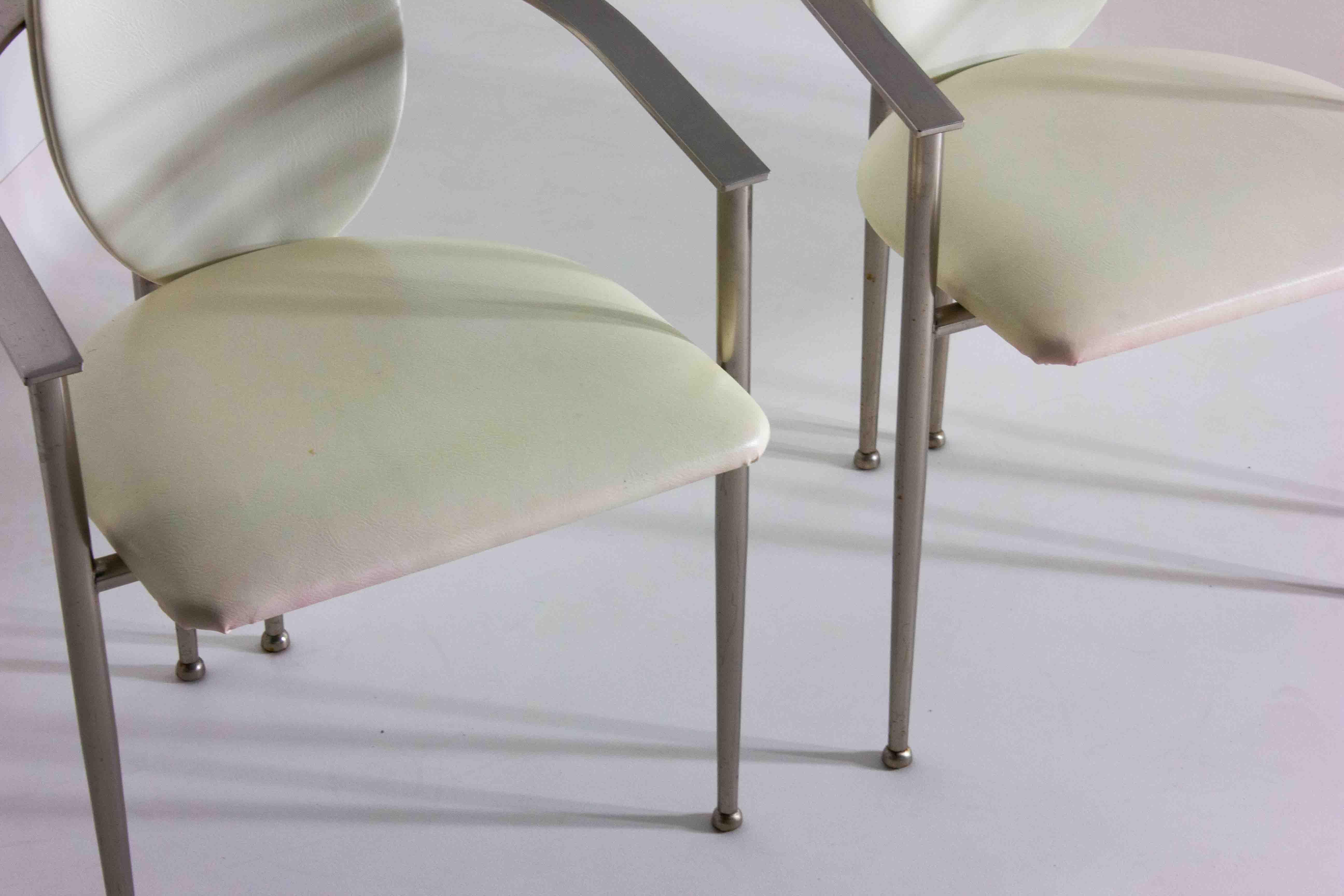 Postmoderne Esszimmerstühle aus Stahl und weißem Leder, Belgien 1980er Jahre im Angebot 1