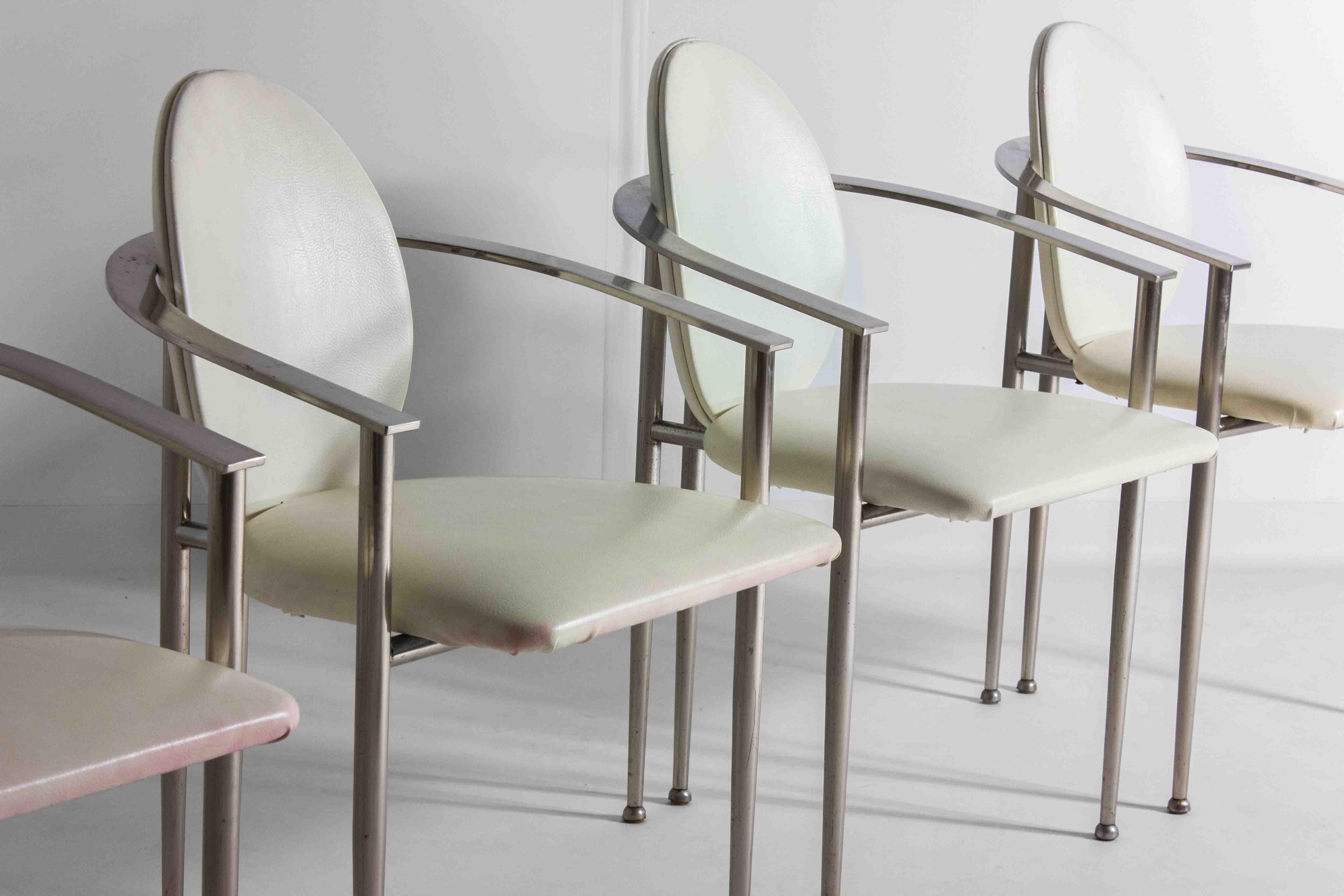 Postmoderne Esszimmerstühle aus Stahl und weißem Leder, Belgien 1980er Jahre im Angebot 2