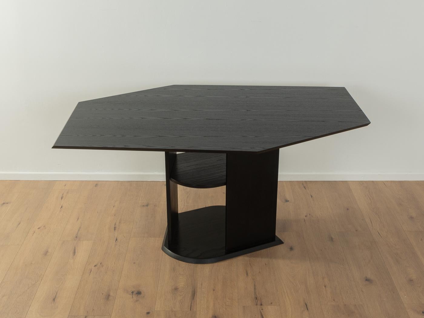  Postmodern dining table  In Good Condition For Sale In Neuss, NW