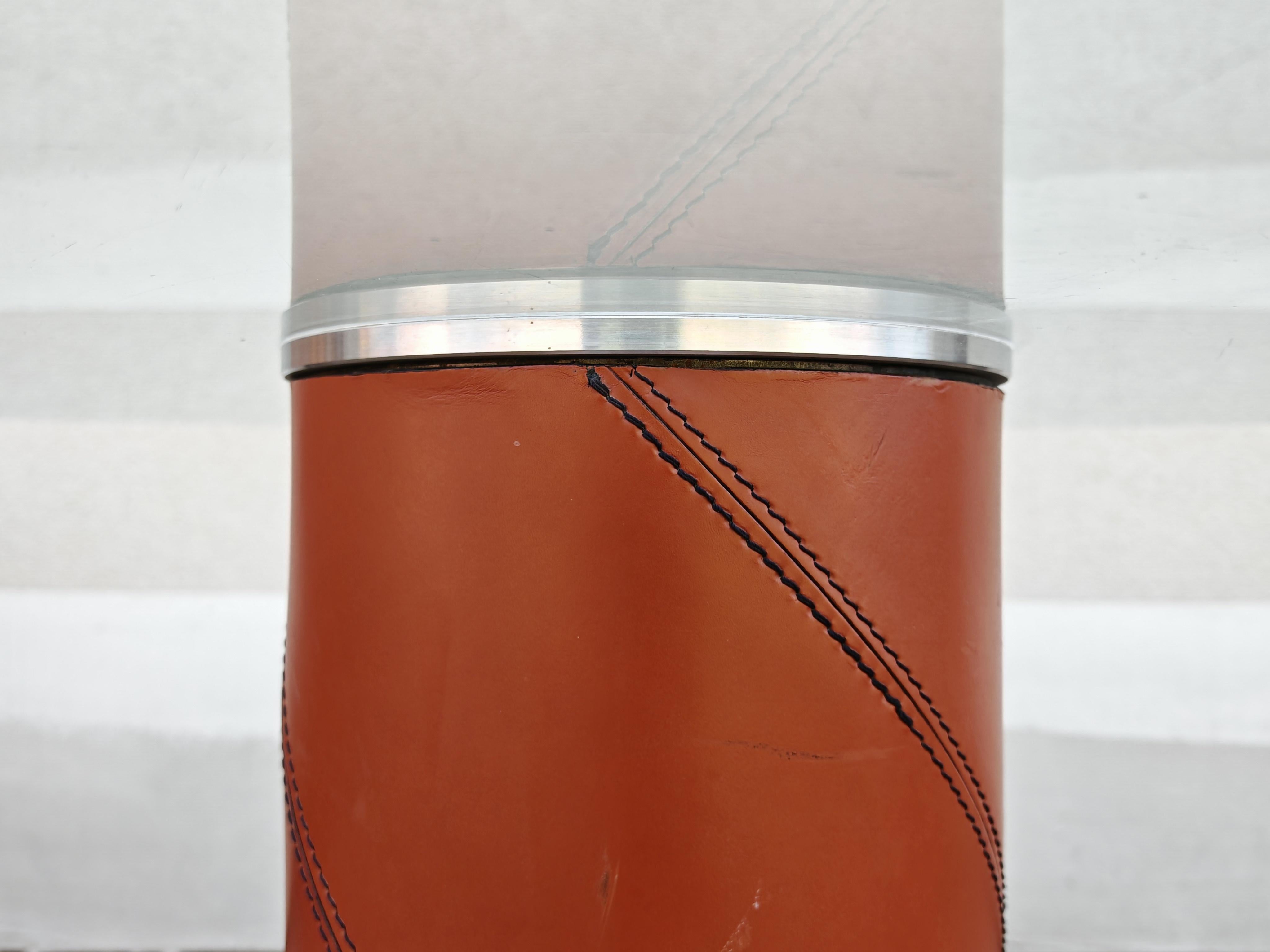 Table de salle à manger postmoderne en cuir et plateau de verre par Giancarlo Vegni pour Fasem en vente 3